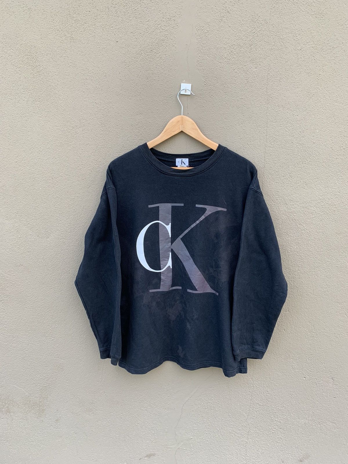 Calvin Klein Vintage Thrashed Faded Calvin Klein Sweatshirt Big Logo Size US L / EU 52-54 / 3 - 6 Thumbnail
