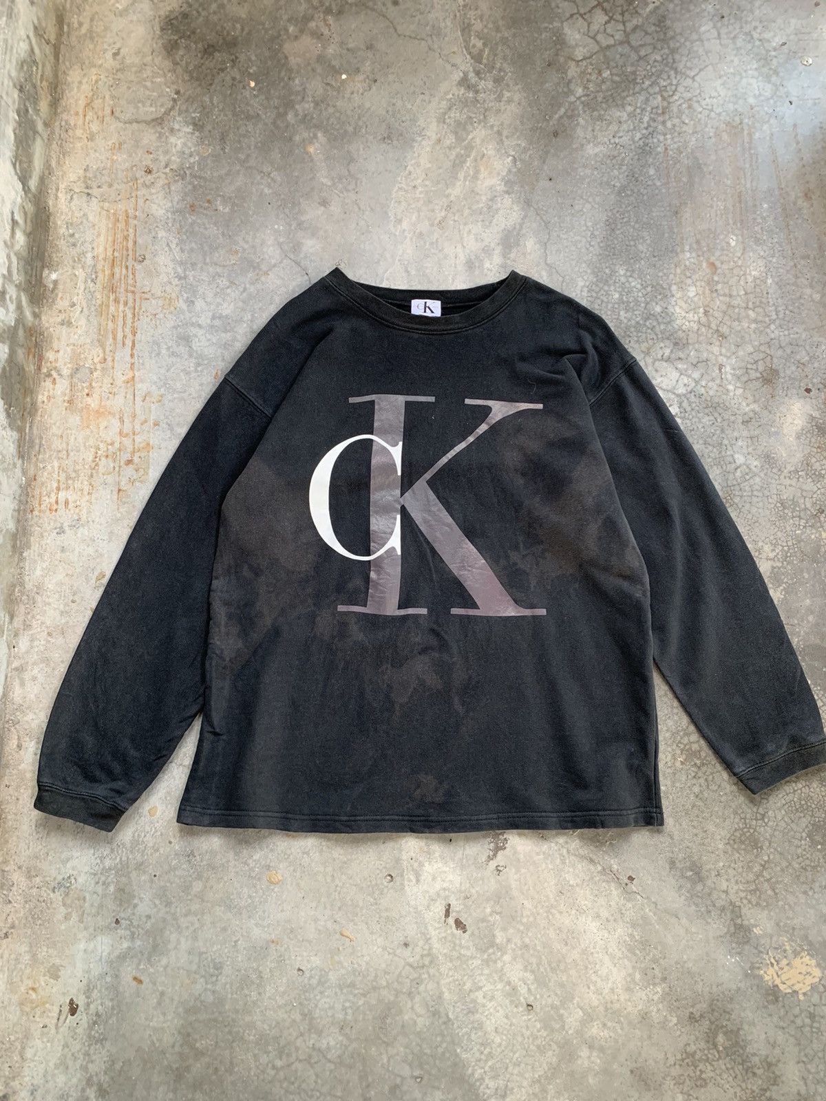 Calvin Klein Vintage Thrashed Faded Calvin Klein Sweatshirt Big Logo Size US L / EU 52-54 / 3 - 1 Thumbnail