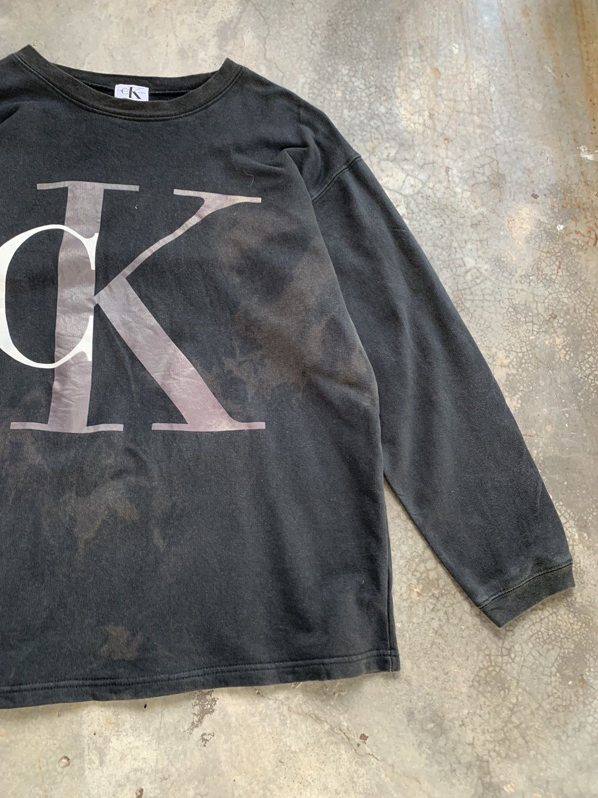 Calvin Klein Vintage Thrashed Faded Calvin Klein Sweatshirt Big Logo Size US L / EU 52-54 / 3 - 3 Thumbnail