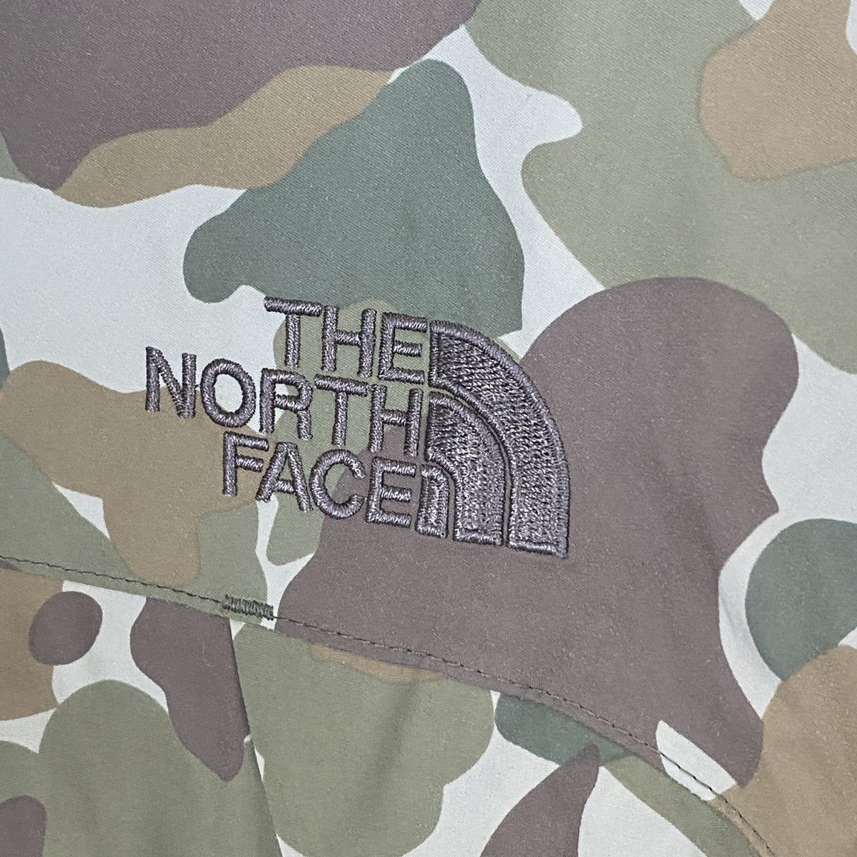 The North Face The North Face Camouflage Windbreaker Size US L / EU 52-54 / 3 - 11 Thumbnail