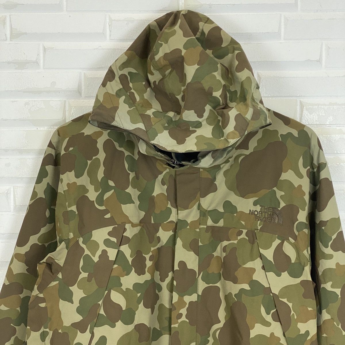 The North Face The North Face Camouflage Windbreaker Size US L / EU 52-54 / 3 - 4 Thumbnail