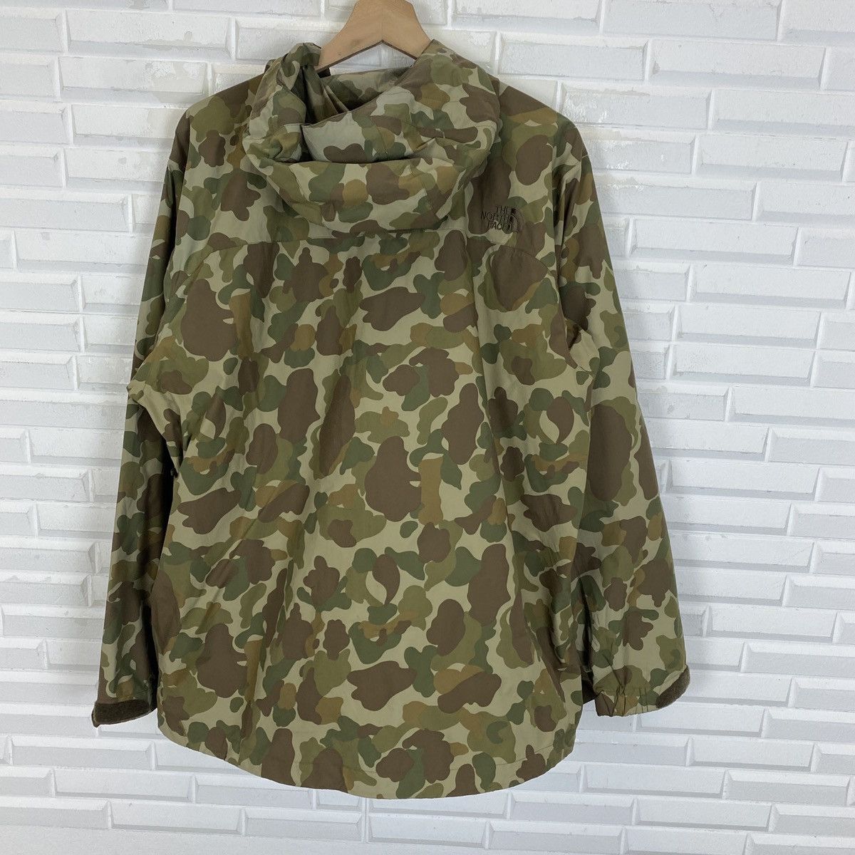The North Face The North Face Camouflage Windbreaker Size US L / EU 52-54 / 3 - 18 Thumbnail