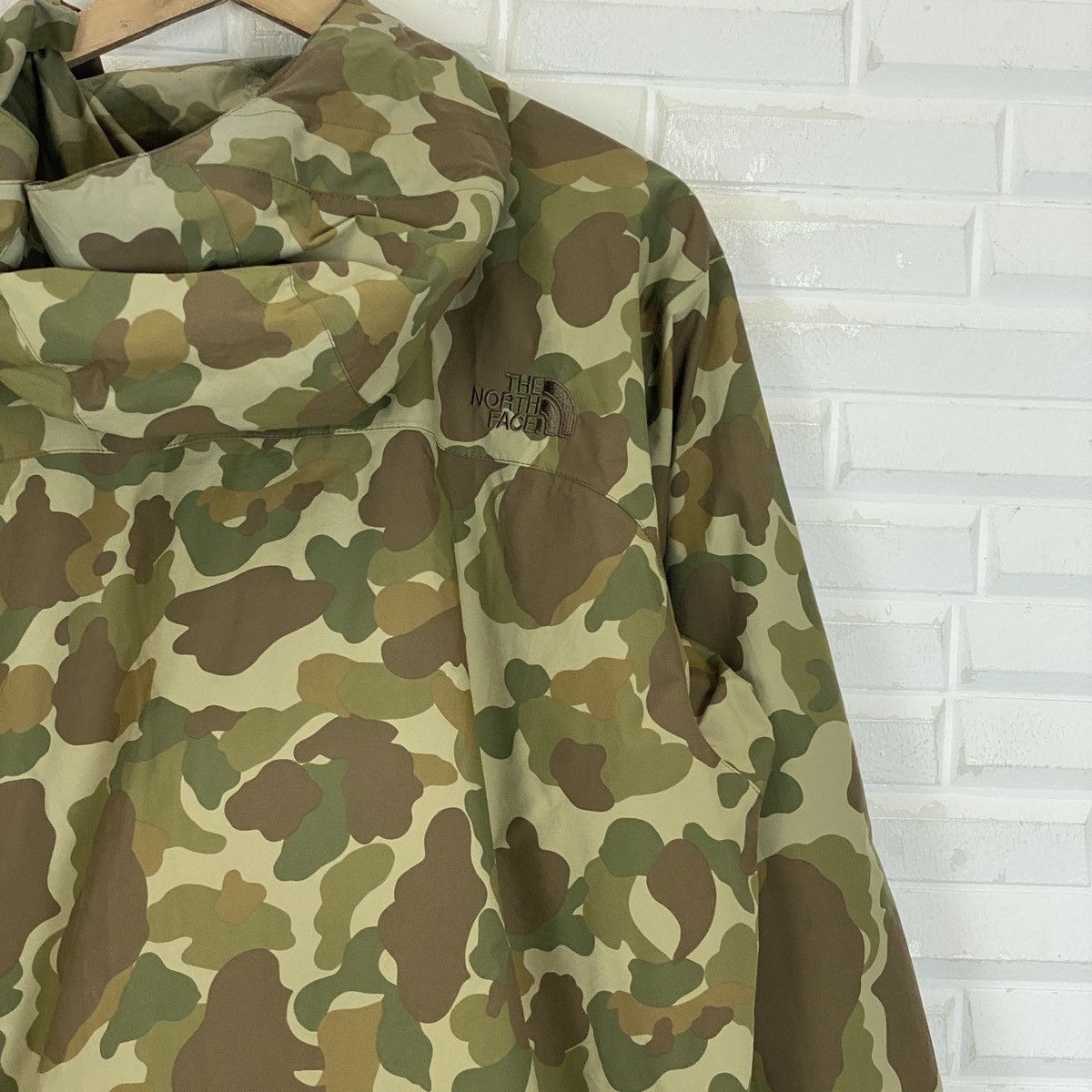 The North Face The North Face Camouflage Windbreaker Size US L / EU 52-54 / 3 - 19 Thumbnail