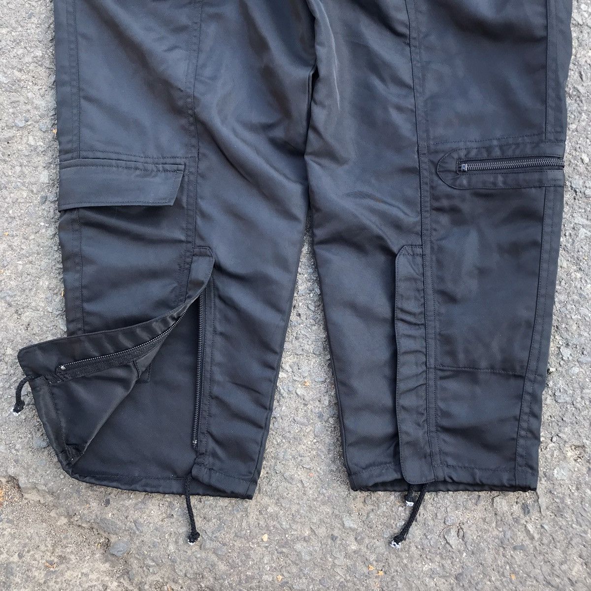 Issey Miyake ISSEY MIYAKE MEN MULTIPOCKET Y2K NYLON PANTS Size US 30 / EU 46 - 7 Thumbnail
