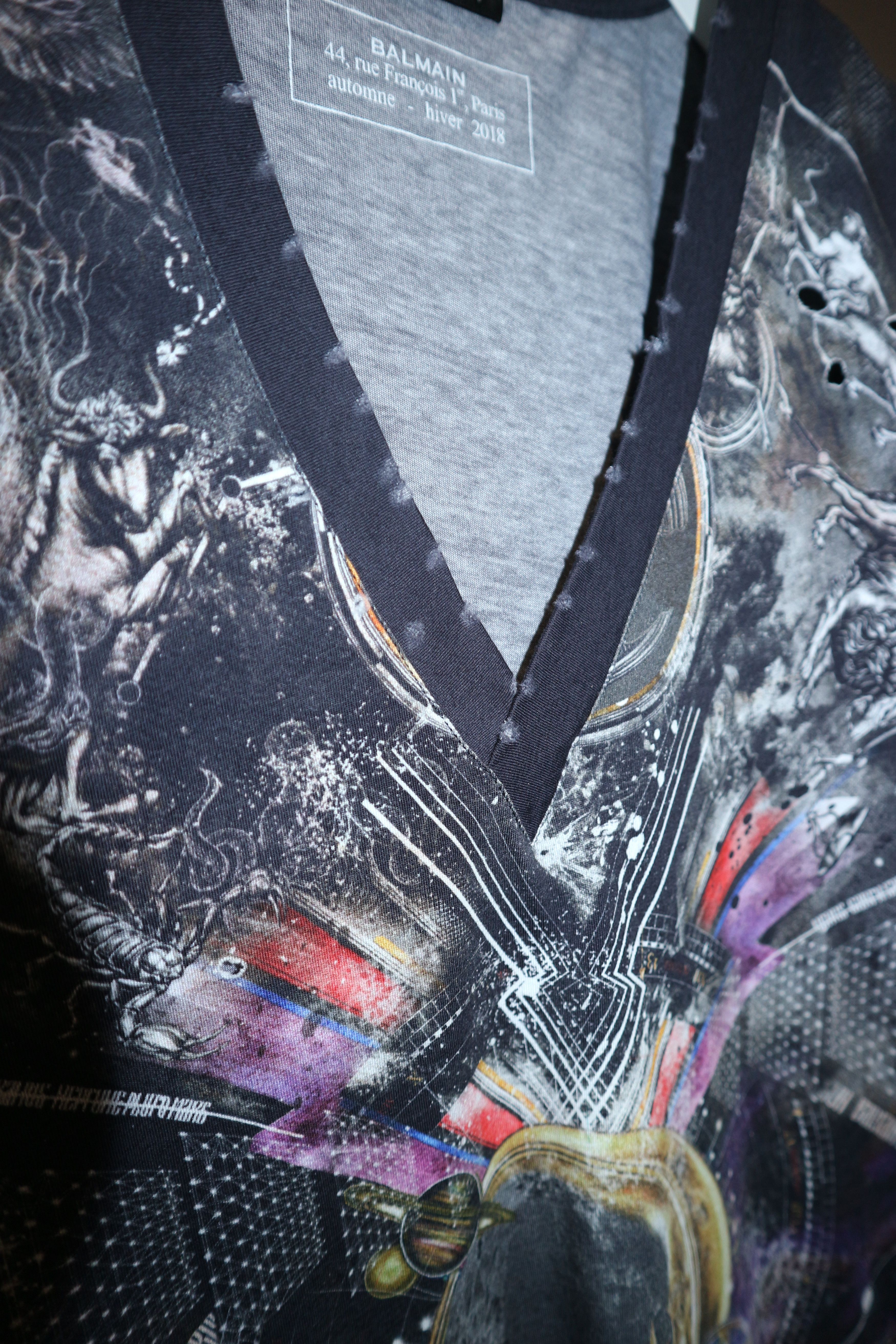 Balmain Galaxy print v-neck t-shirt Size US S / EU 44-46 / 1 - 10 Thumbnail
