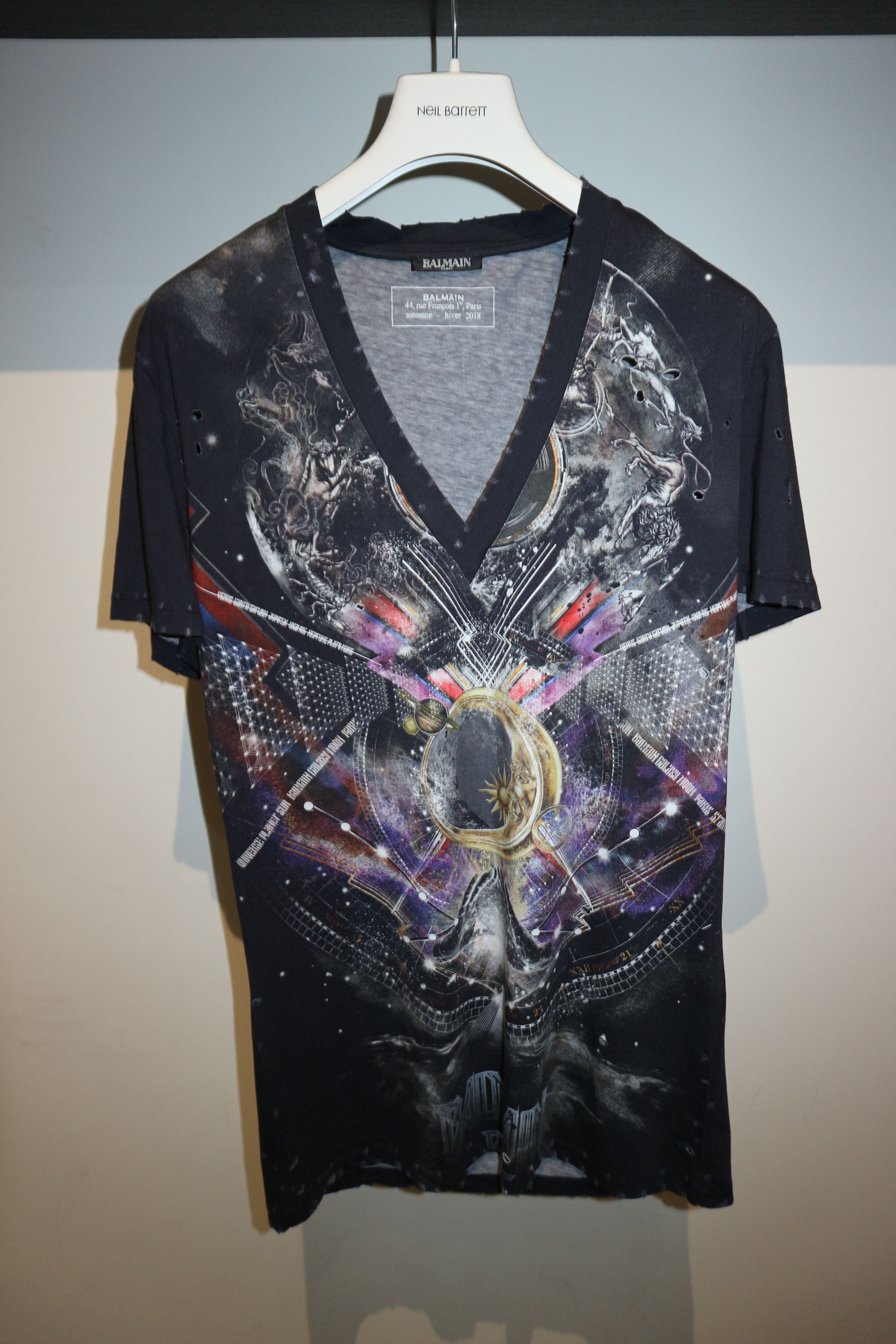 Balmain Galaxy print v-neck t-shirt Size US S / EU 44-46 / 1 - 1 Thumbnail