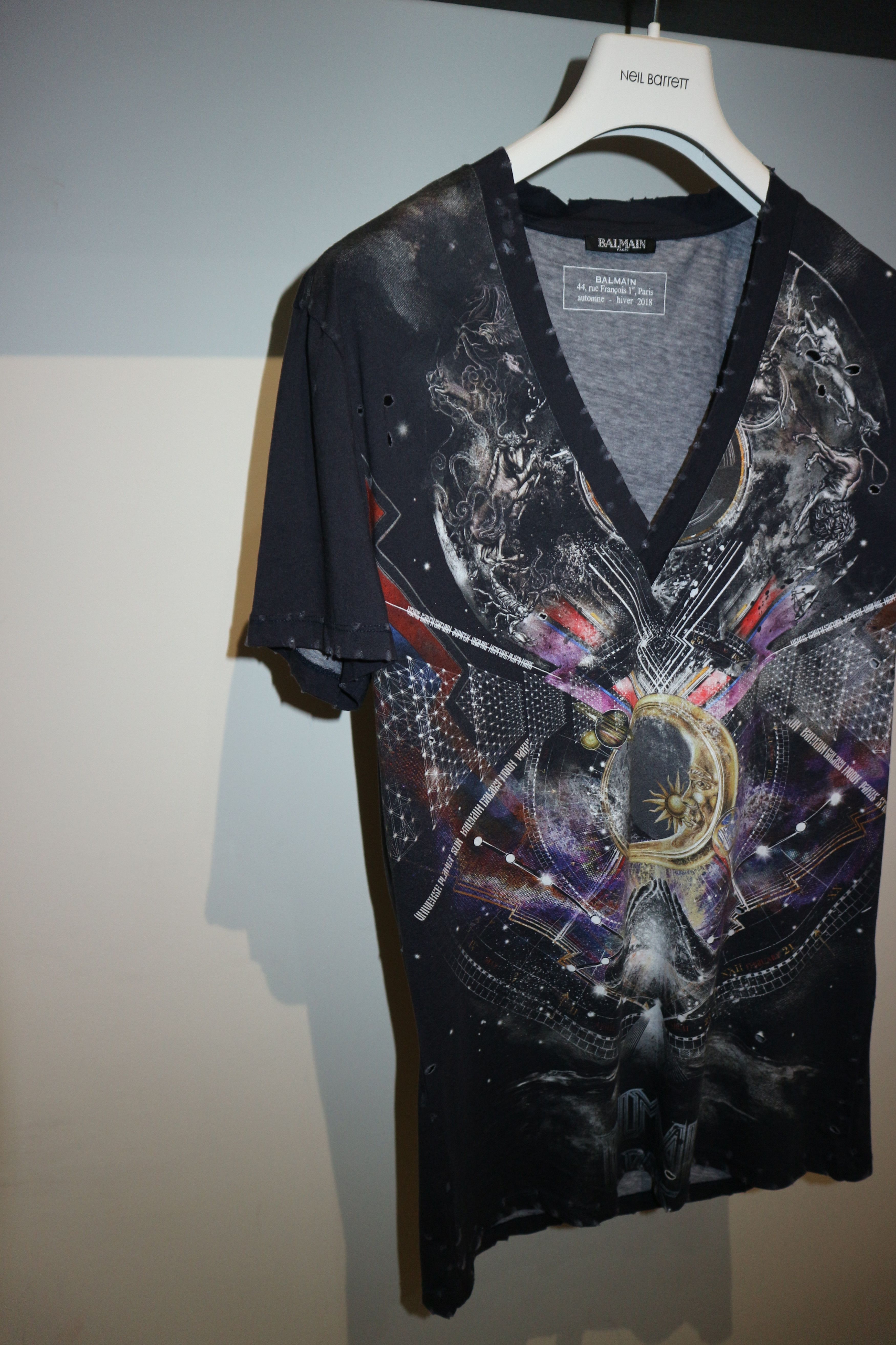 Balmain Galaxy print v-neck t-shirt Size US S / EU 44-46 / 1 - 2 Thumbnail