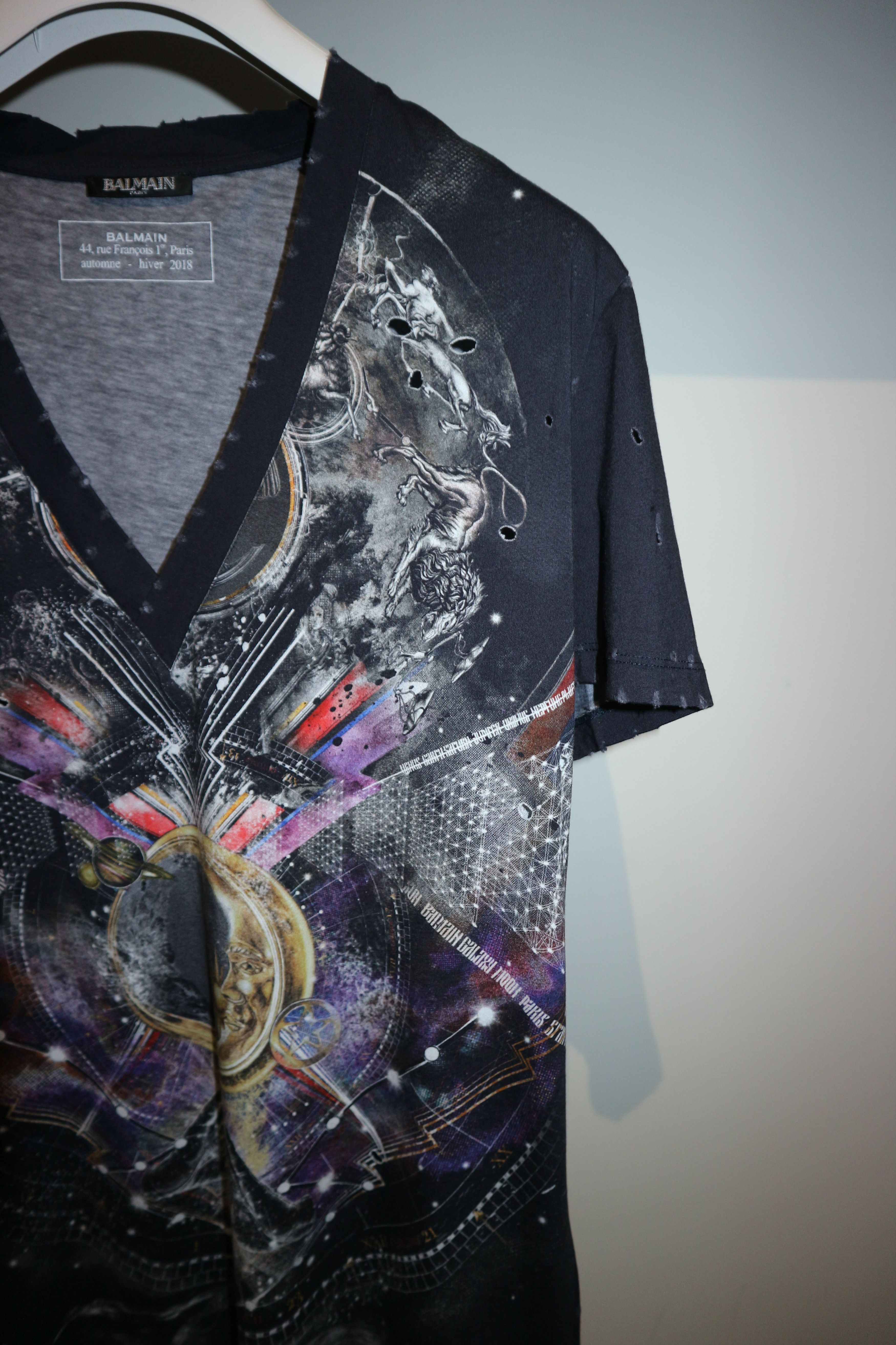 Balmain Galaxy print v-neck t-shirt Size US S / EU 44-46 / 1 - 6 Thumbnail