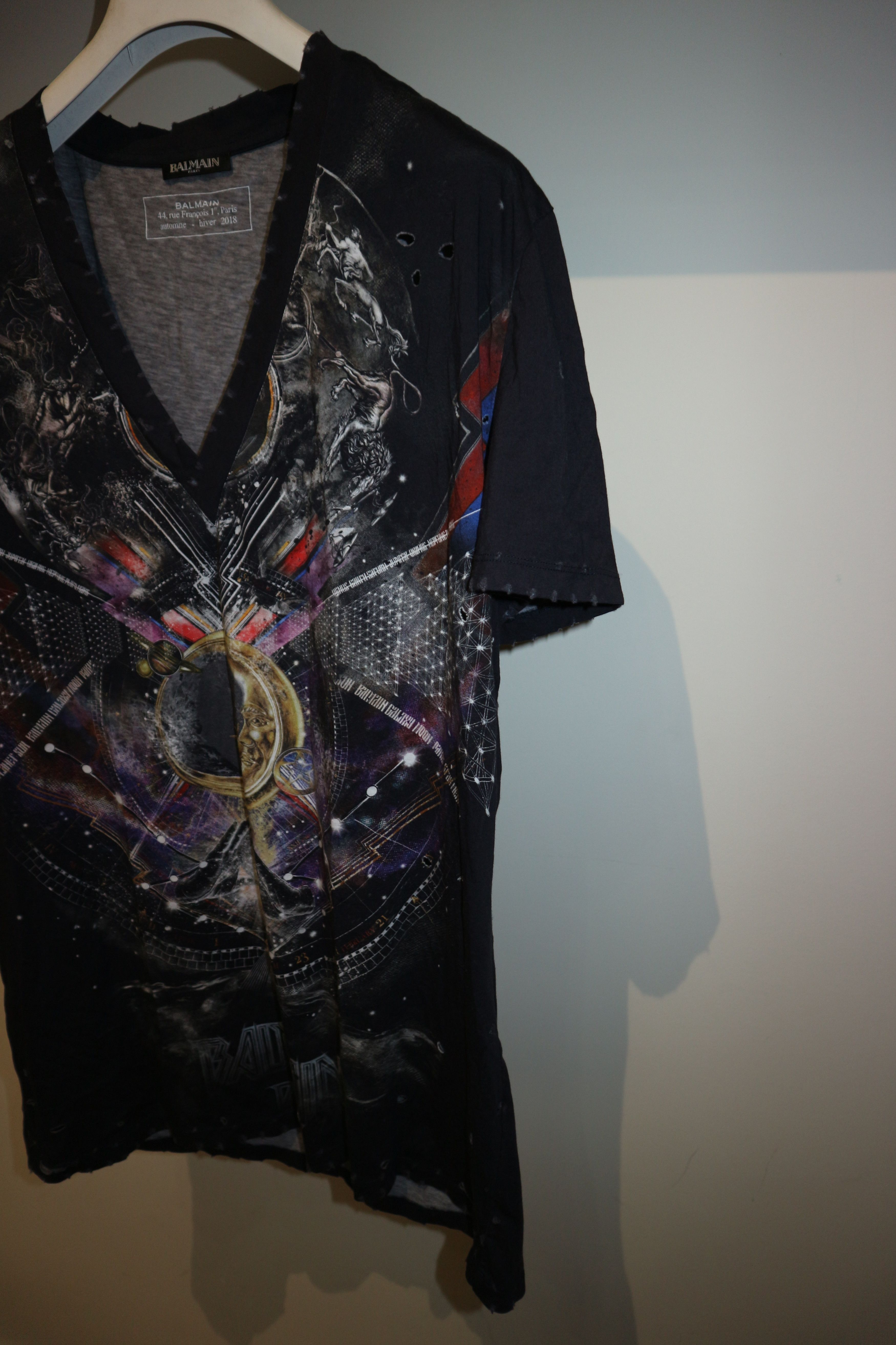 Balmain V-neck Galaxy print t-shirt Size US M / EU 48-50 / 2 - 4 Thumbnail
