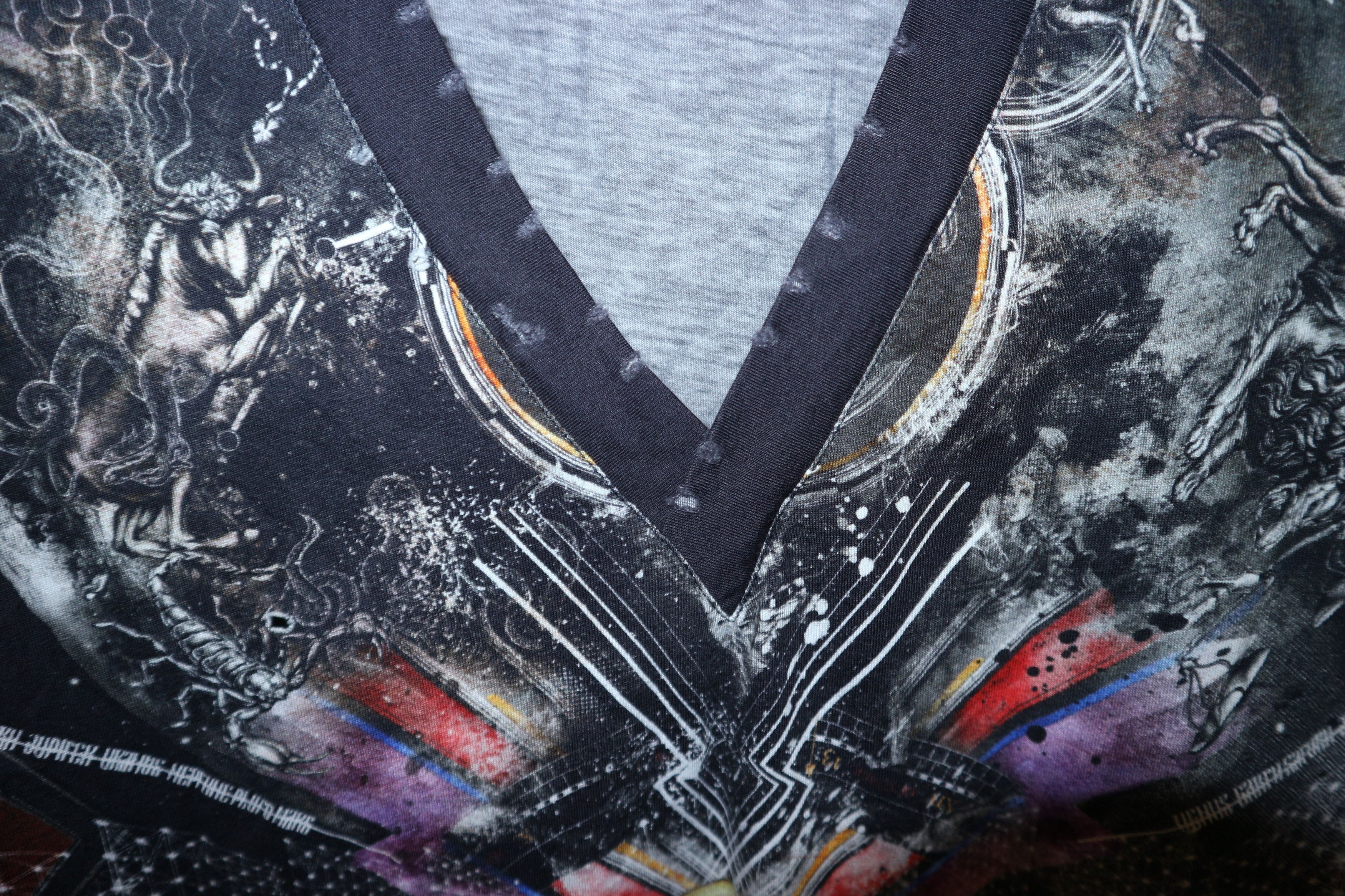 Balmain V-neck Galaxy print t-shirt Size US M / EU 48-50 / 2 - 5 Thumbnail