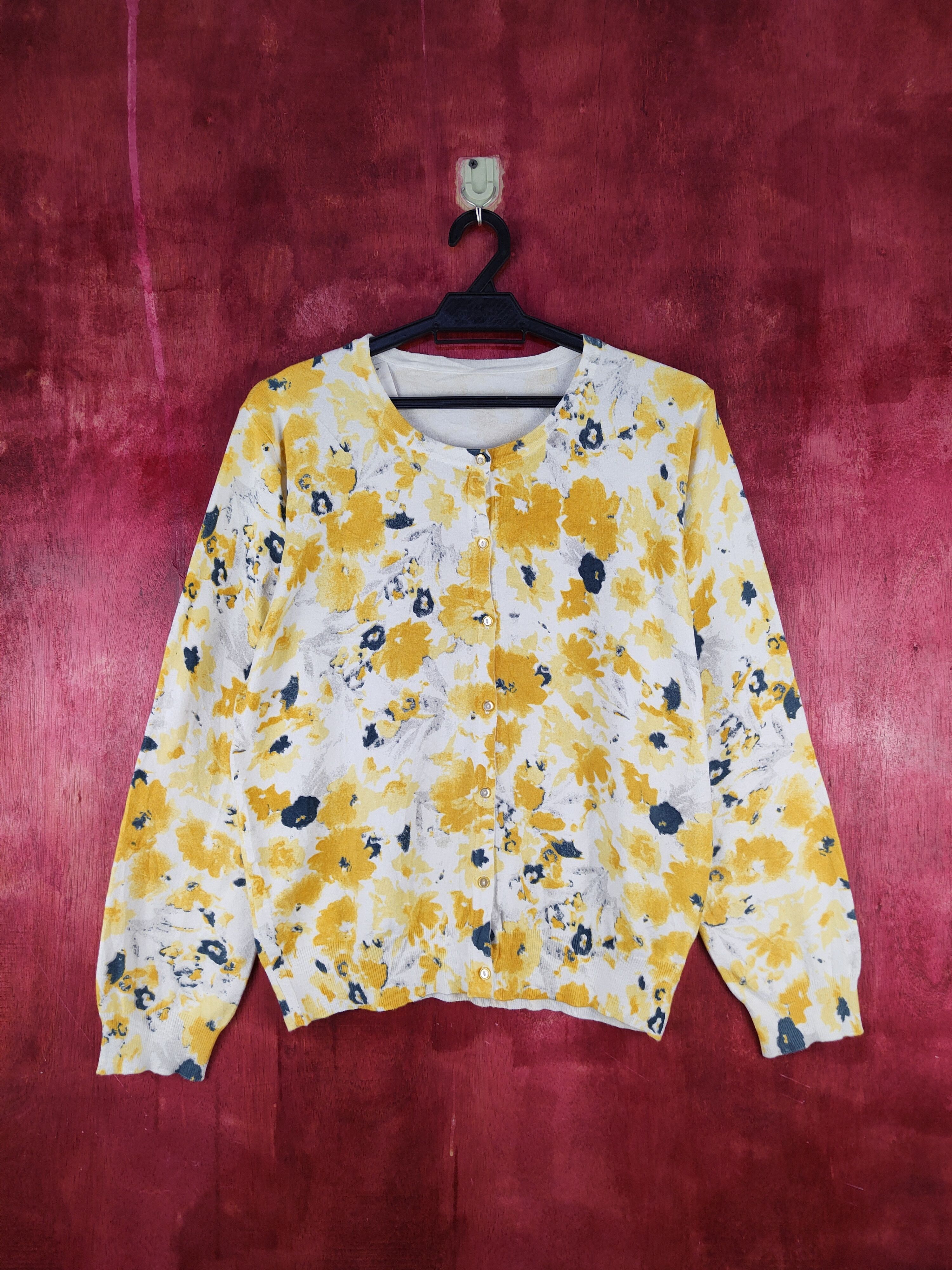 image of Art x Cardigan -Flowers Yellow/white Cardigan Knitwear S939 in White/Yellow, Women's (Size Medium)