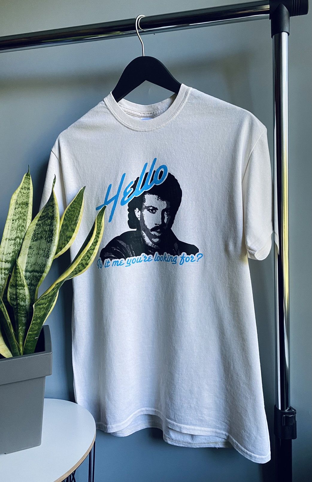 Band Tees Lionel Richie “Hello” Promo T Shirt Men’s White Size US M / EU 48-50 / 2 - 2 Thumbnail