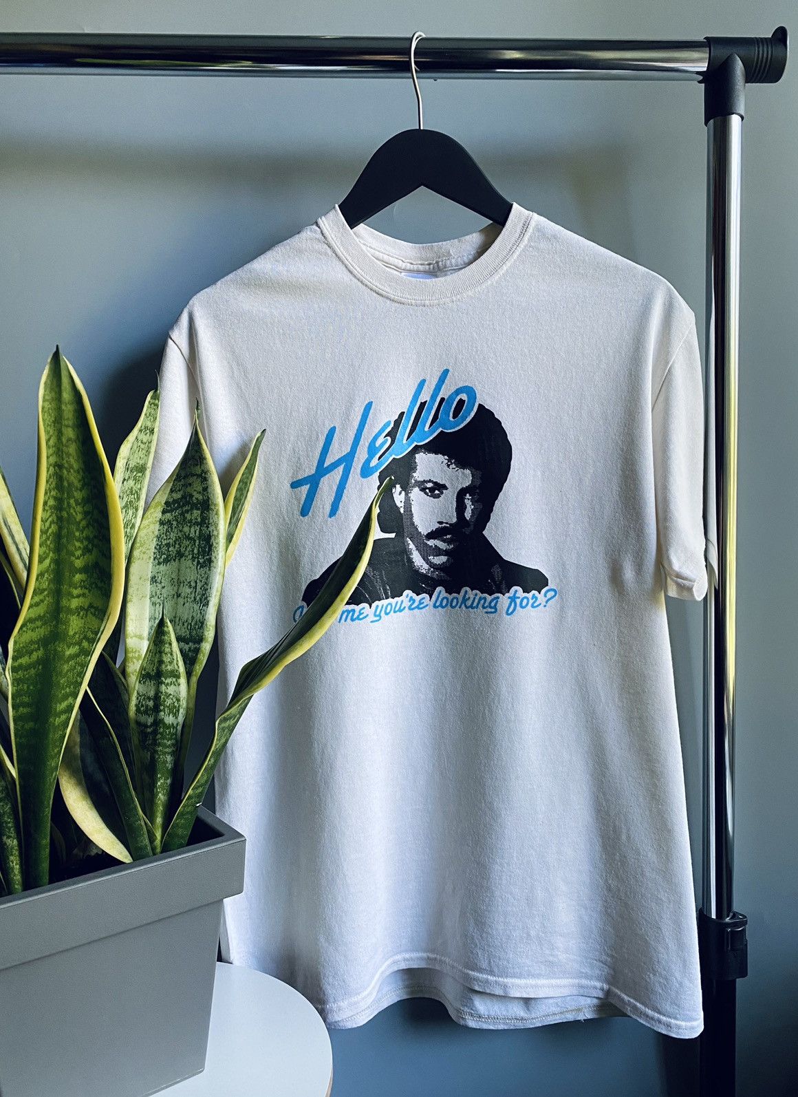 Band Tees Lionel Richie “Hello” Promo T Shirt Men’s White Size US M / EU 48-50 / 2 - 1 Thumbnail