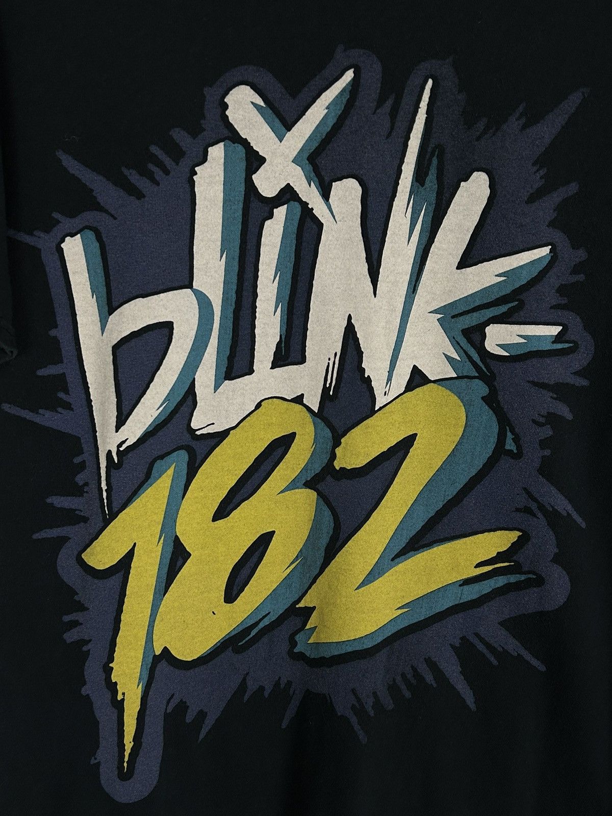 Band Tees Blink-182 2012 World Tour Grafitti Design Rock Band T-Shirt Size US M / EU 48-50 / 2 - 3 Thumbnail