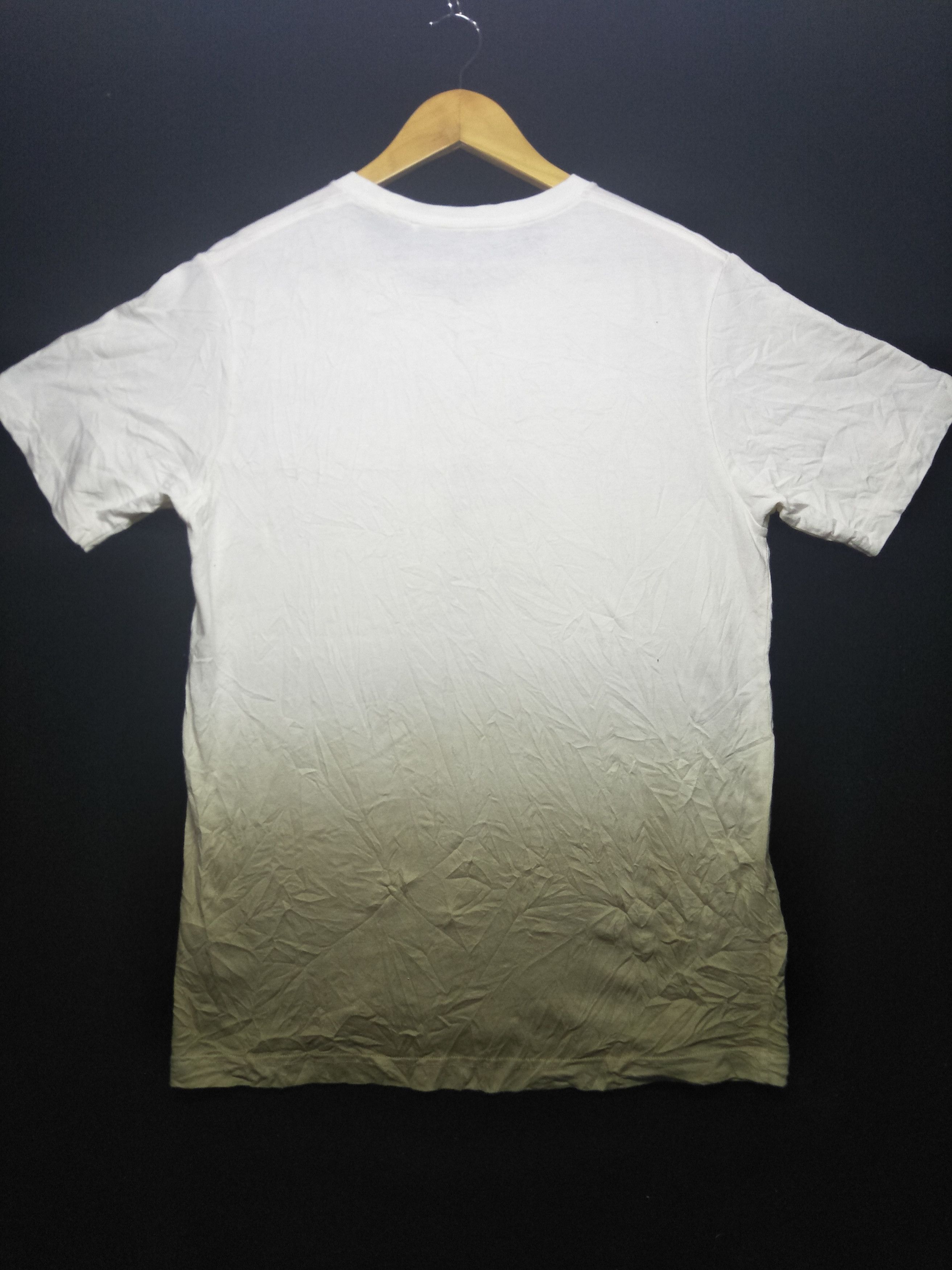 Jean-Michel Basquiat × Uniqlo Jean Michel Basquiat x Uniqlo Dinosour Picture Size US L / EU 52-54 / 3 - 3 Thumbnail