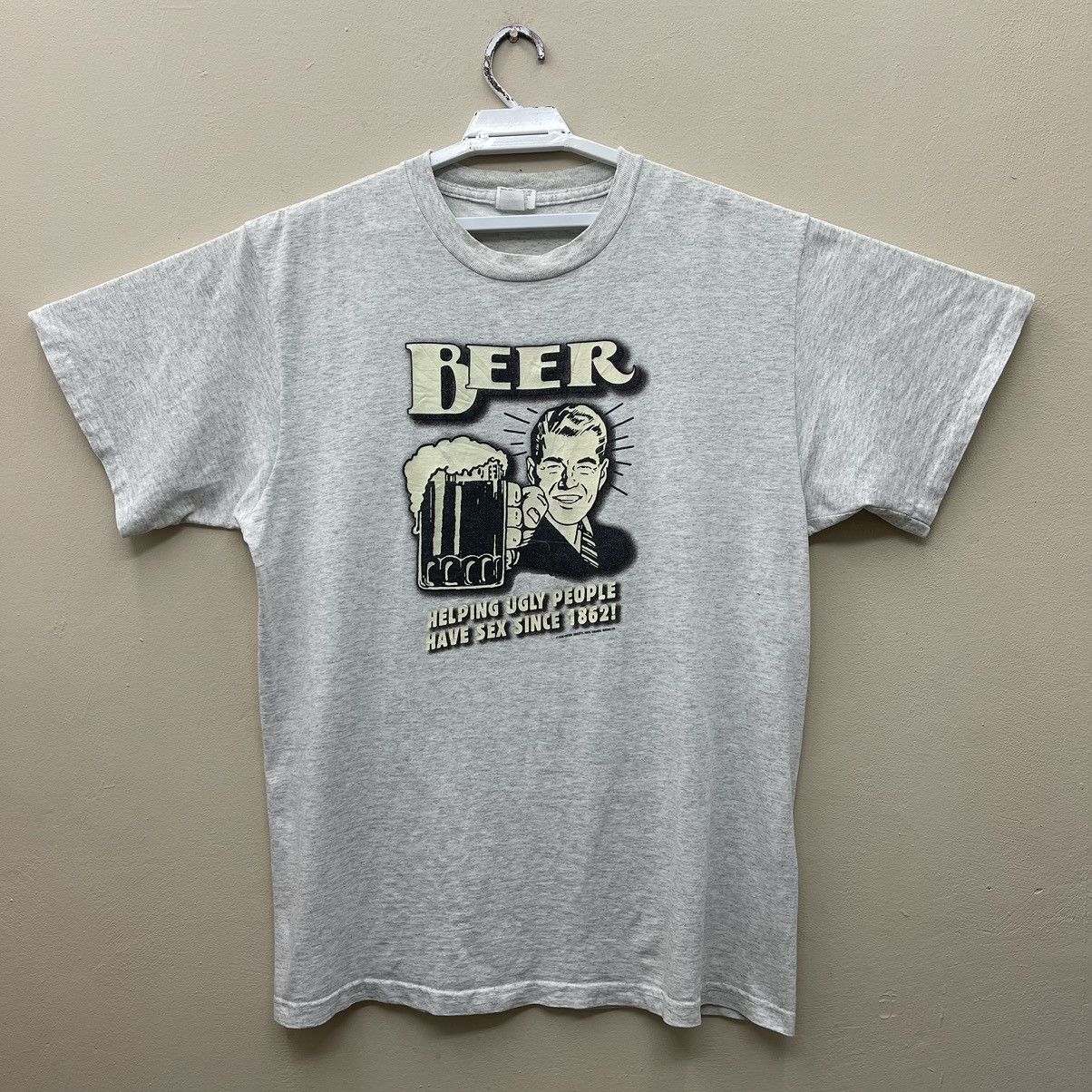 Beauty Beast × Vintage Vintage 90s T-Shirt Beer Helping Ugly people Have Sex Since Size US XL / EU 56 / 4 - 1 Thumbnail