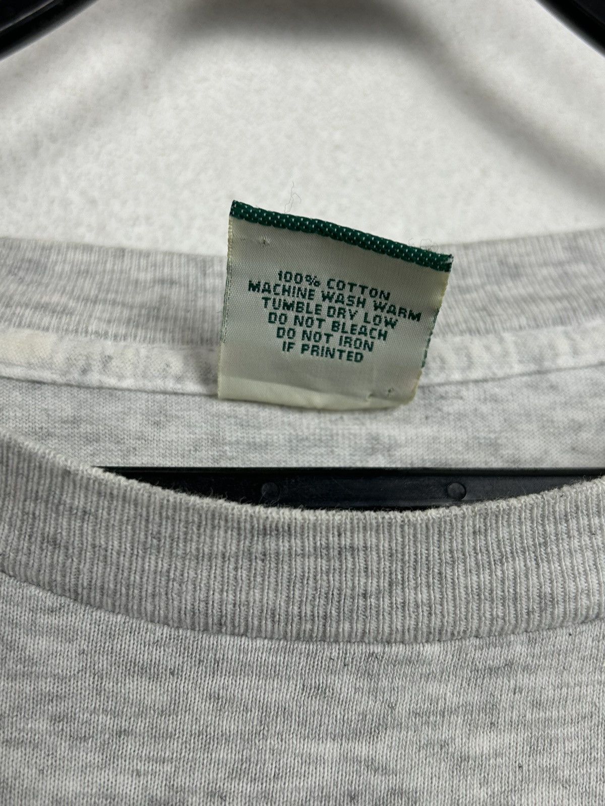 Levi's 90s Vintage Levi's 1992 Licensed Single Stitch T-Shirt Size US XL / EU 56 / 4 - 8 Thumbnail