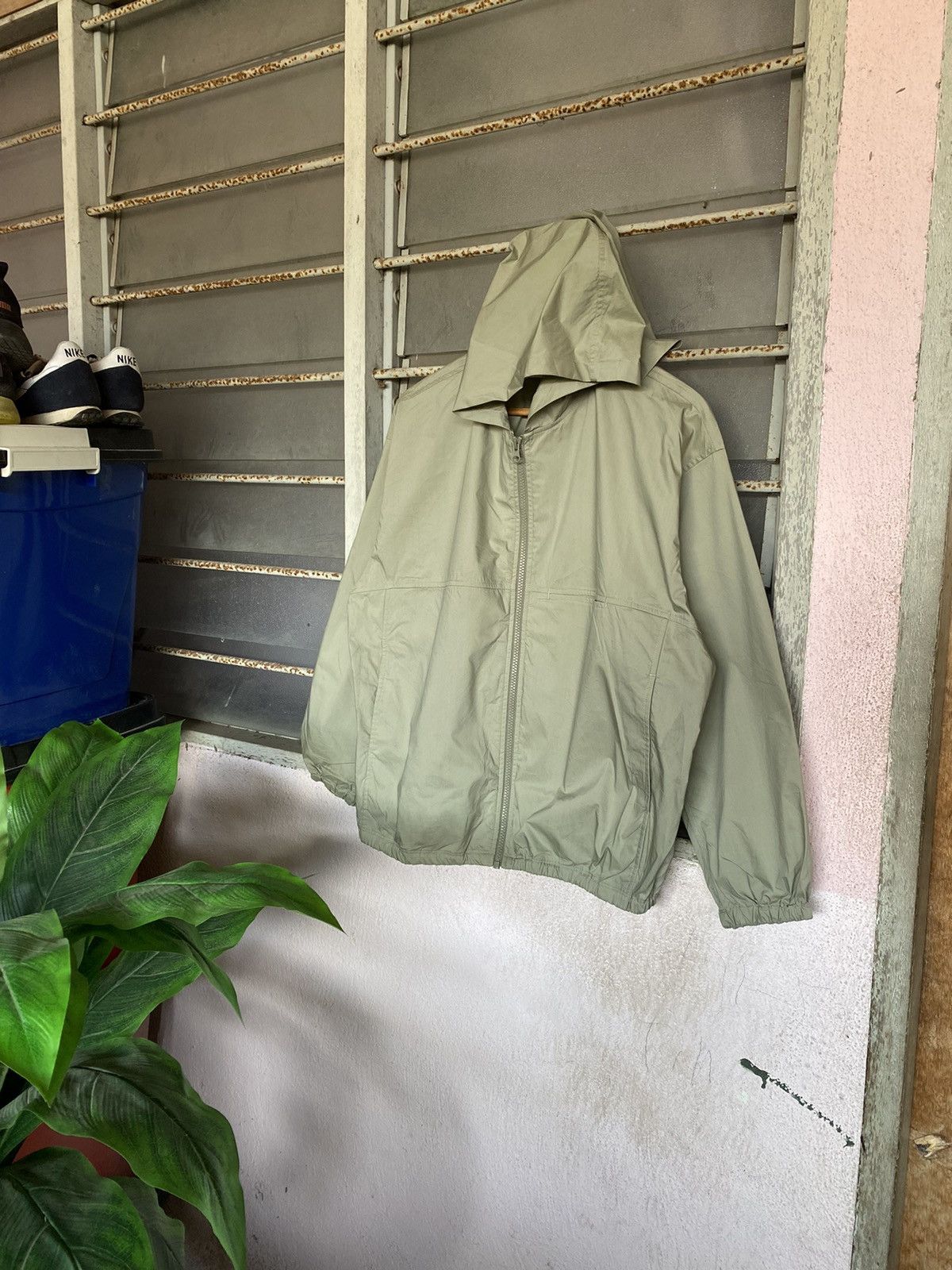image of Steals Uniqlo X Lemaire Light Jacket in Olive, Women's (Size Medium)