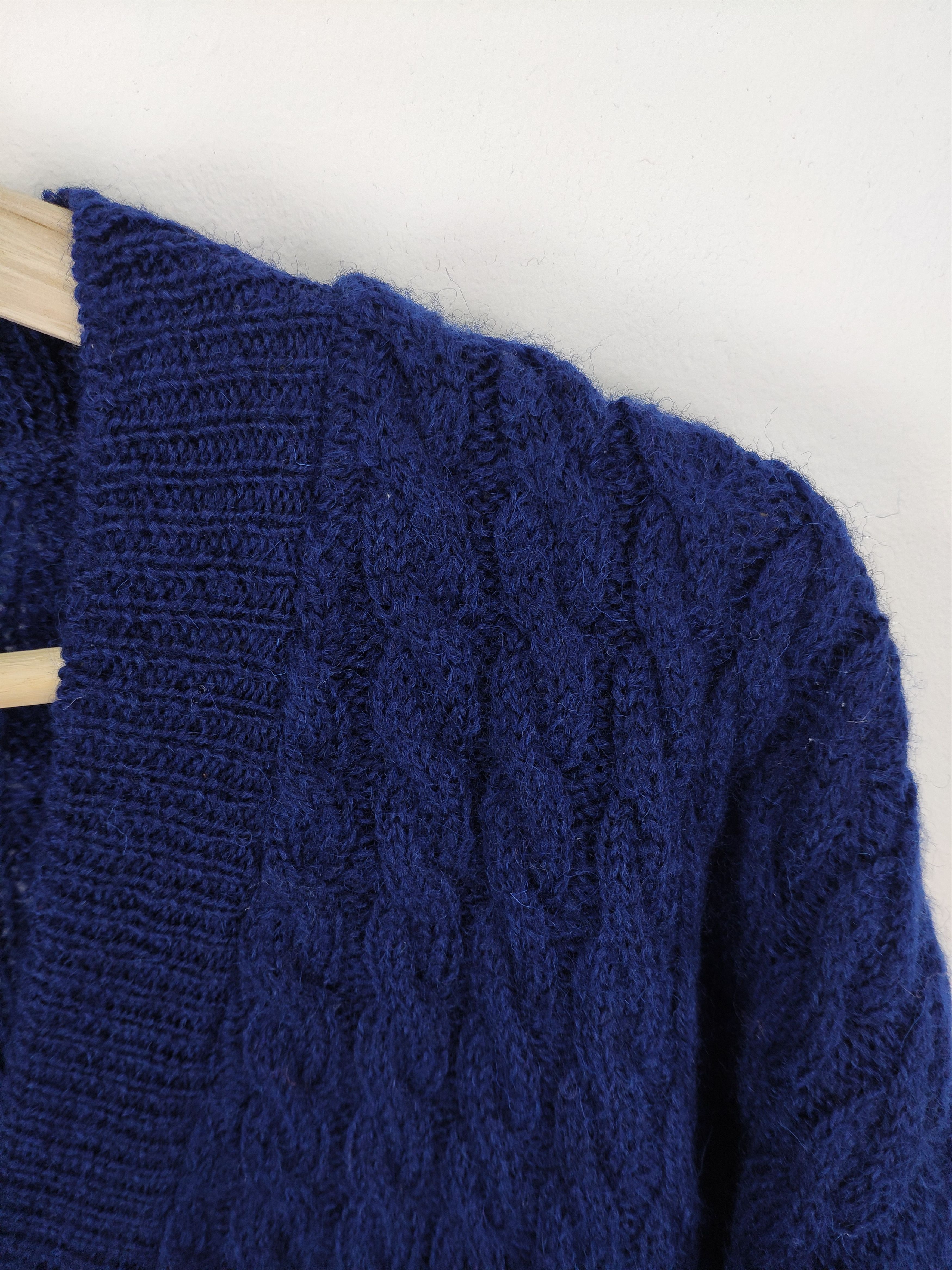 Aran Isles Knitwear × Vintage Steal 💥 Vintage Wool Knit Sweater V Neck by British Wool Size US M / EU 48-50 / 2 - 7 Thumbnail