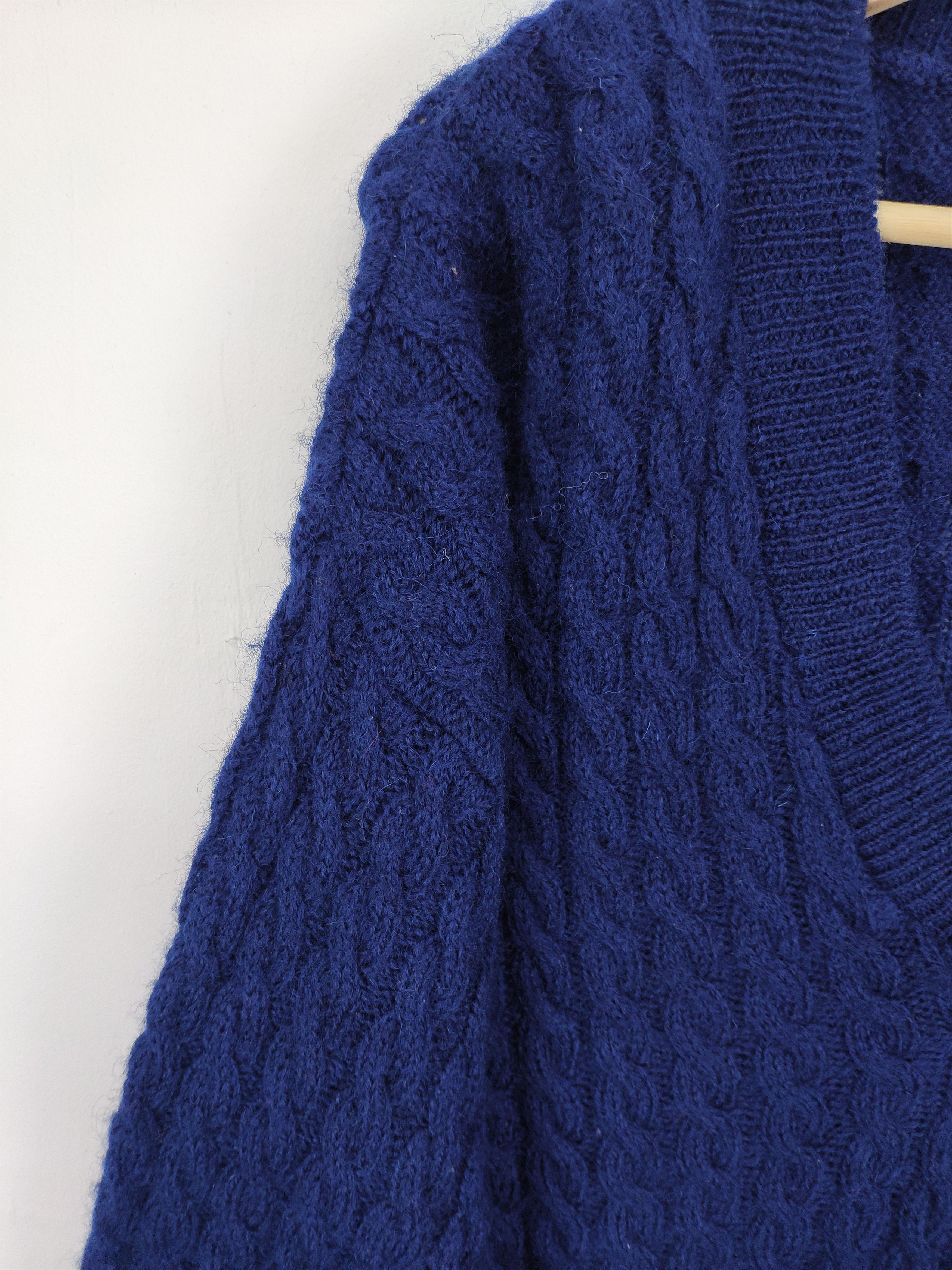 Aran Isles Knitwear × Vintage Steal 💥 Vintage Wool Knit Sweater V Neck by British Wool Size US M / EU 48-50 / 2 - 8 Thumbnail
