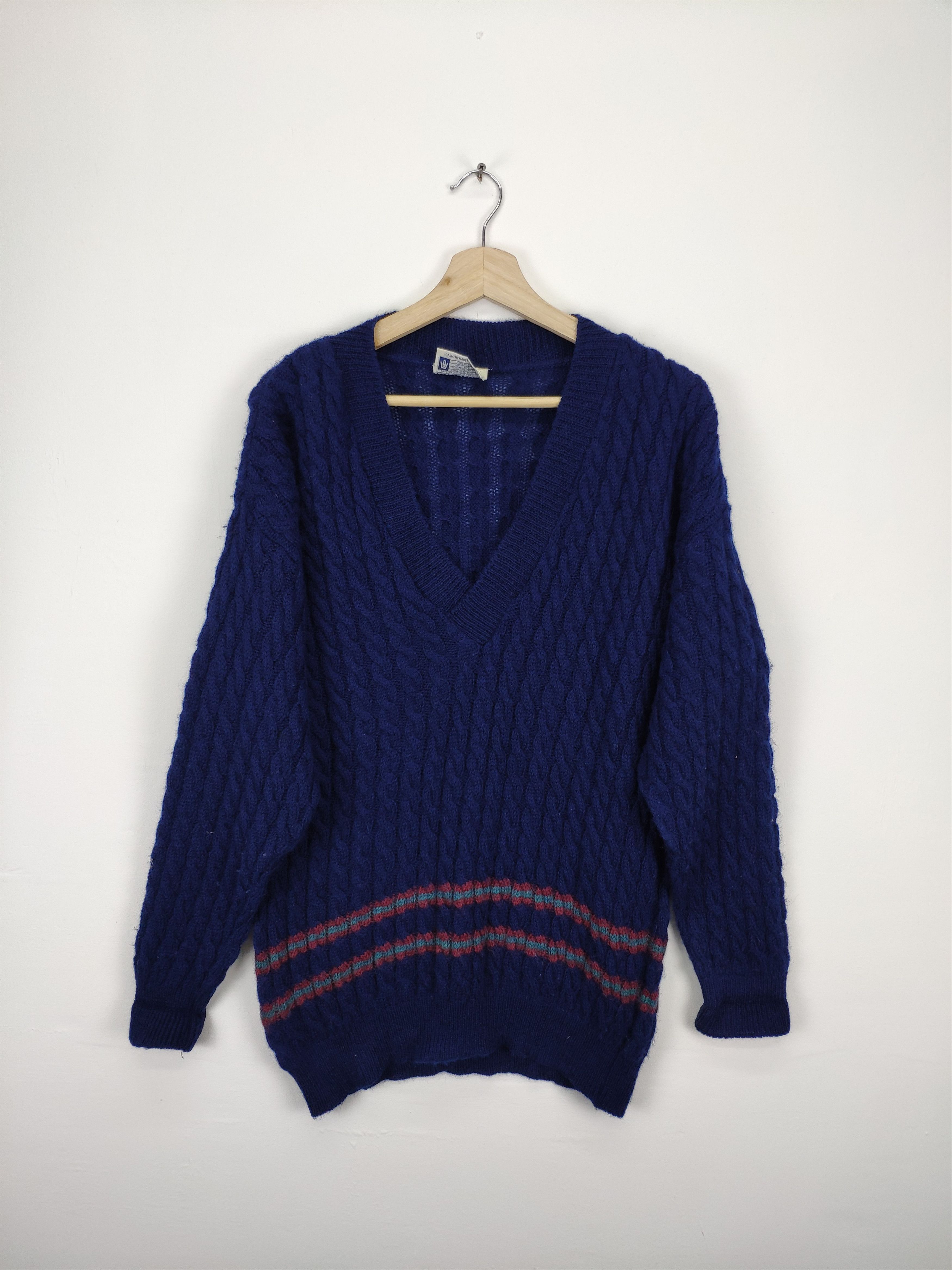 Aran Isles Knitwear × Vintage Steal 💥 Vintage Wool Knit Sweater V Neck by British Wool Size US M / EU 48-50 / 2 - 1 Thumbnail