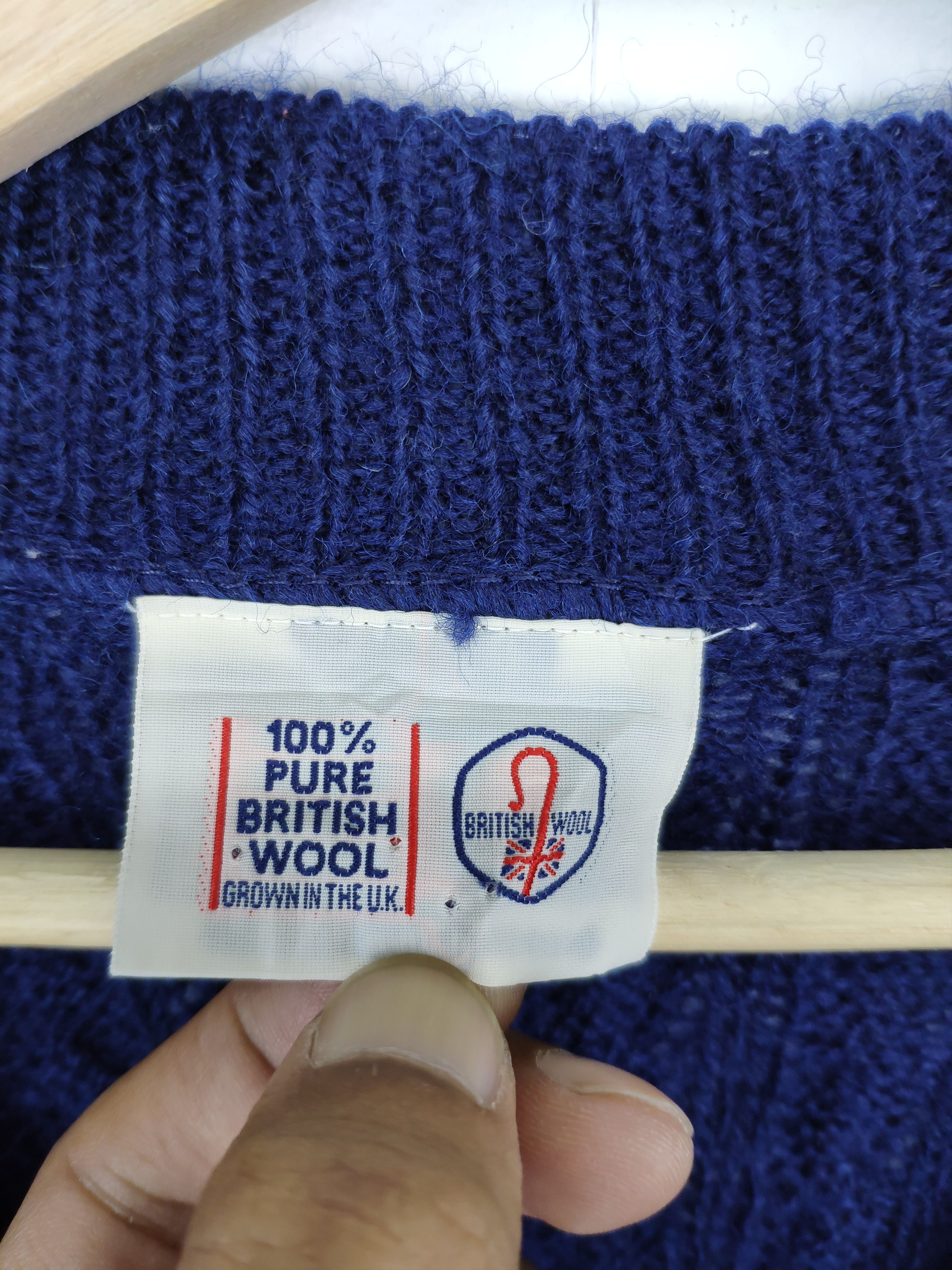 Aran Isles Knitwear × Vintage Steal 💥 Vintage Wool Knit Sweater V Neck by British Wool Size US M / EU 48-50 / 2 - 9 Thumbnail