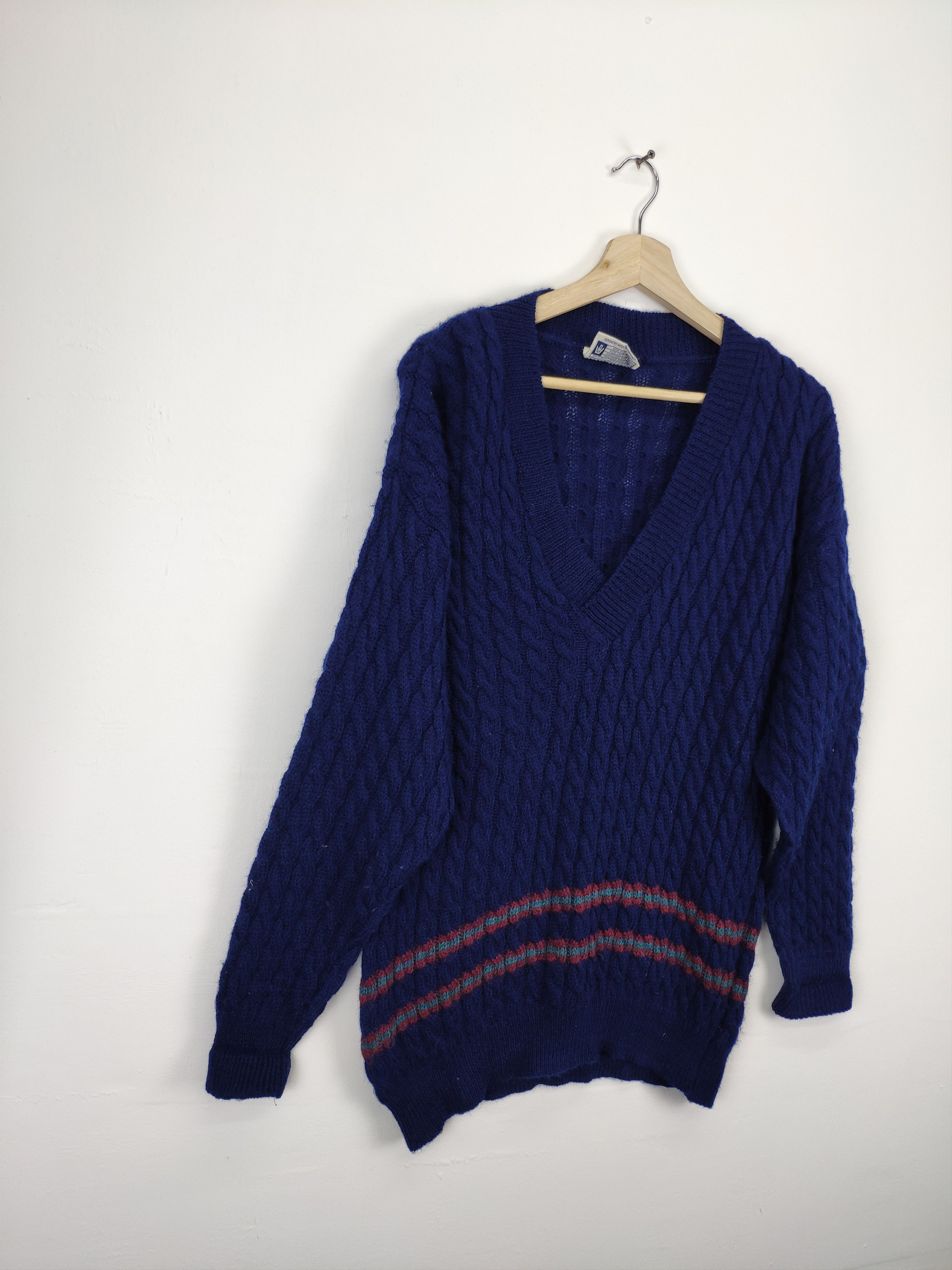 Aran Isles Knitwear × Vintage Steal 💥 Vintage Wool Knit Sweater V Neck by British Wool Size US M / EU 48-50 / 2 - 3 Thumbnail