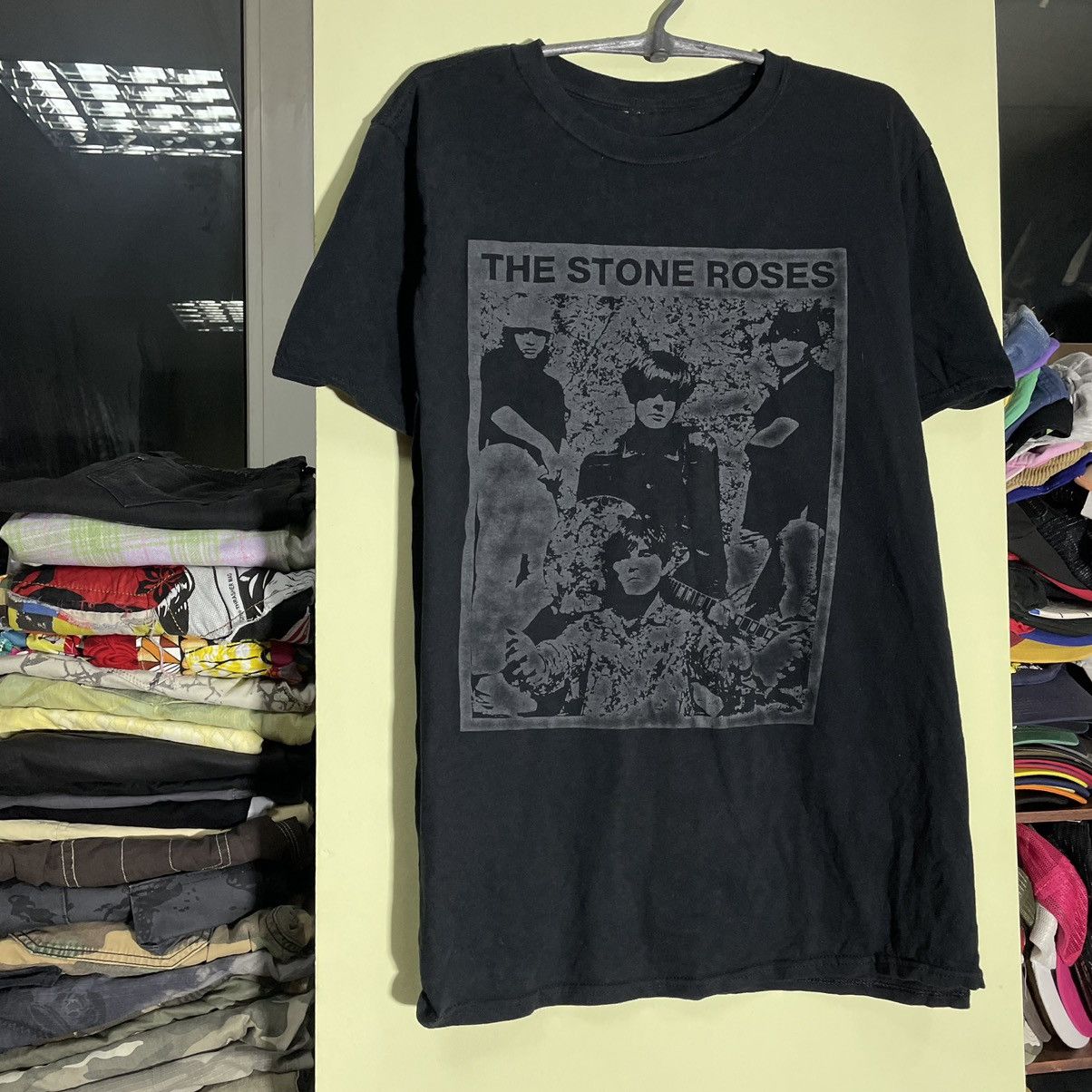Vintage Vintage 90s Stone Roses Graphic Band Tee Grunge Black Boxy L Size US L / EU 52-54 / 3 - 4 Thumbnail