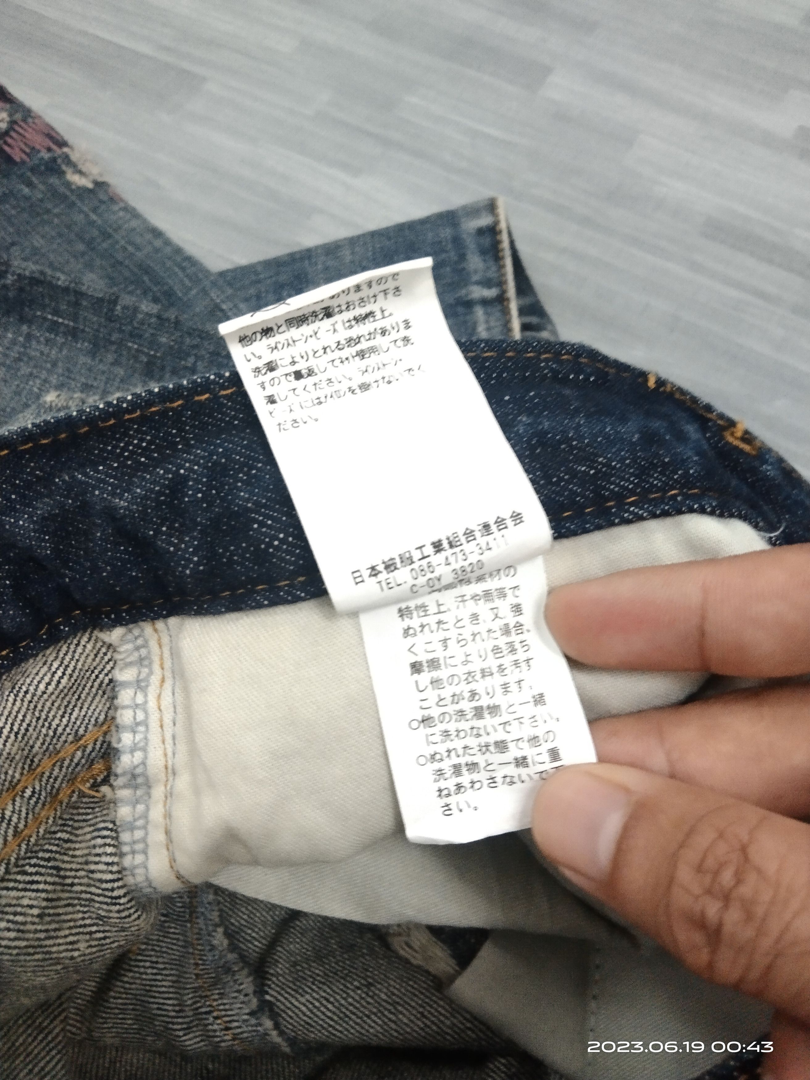 Japanese Brand FLARE SICK RIPED COAT OF ARMS DENIM PANTS Size US 29 - 8 Thumbnail