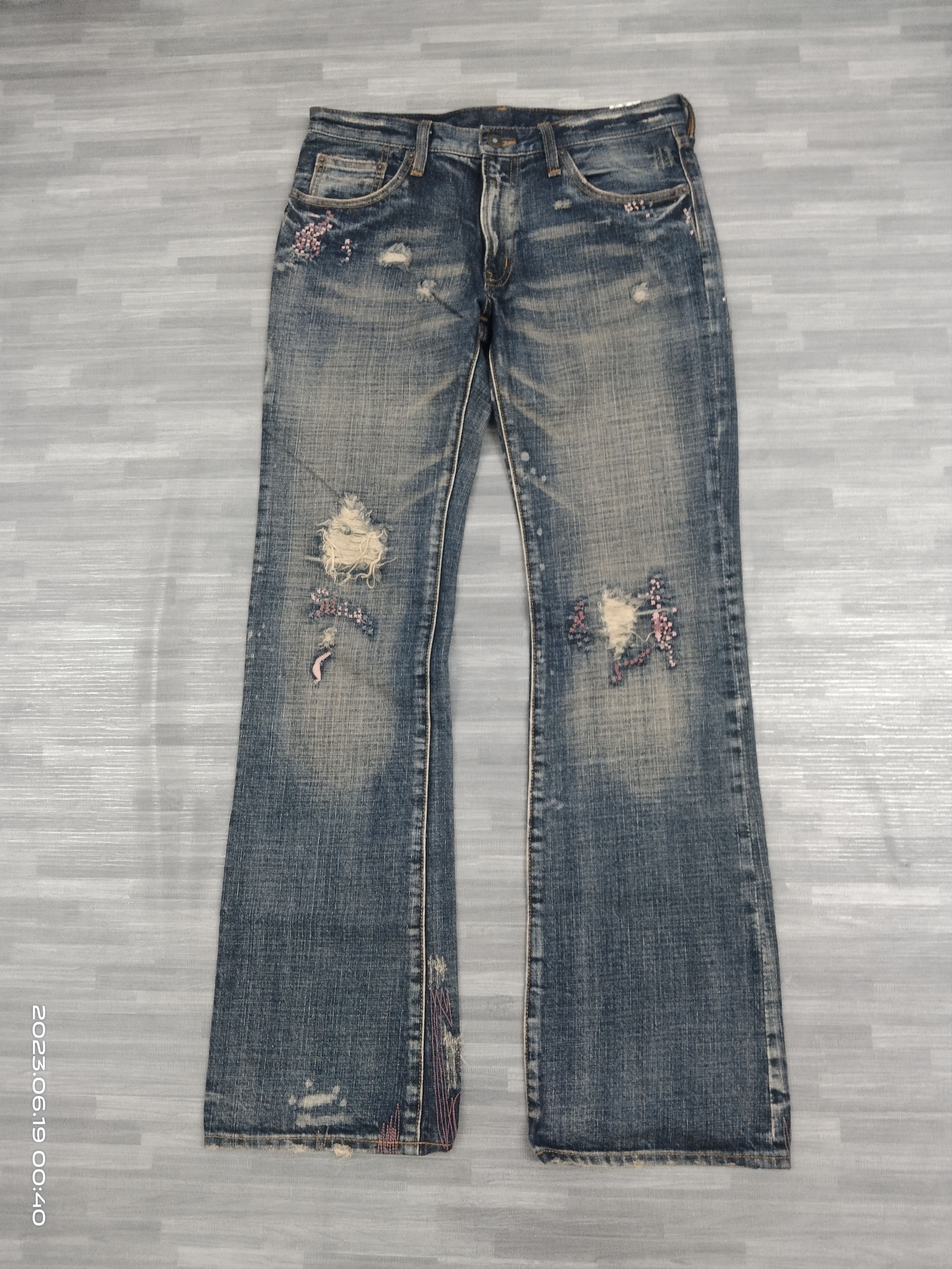 Japanese Brand FLARE SICK RIPED COAT OF ARMS DENIM PANTS Size US 29 - 2 Thumbnail