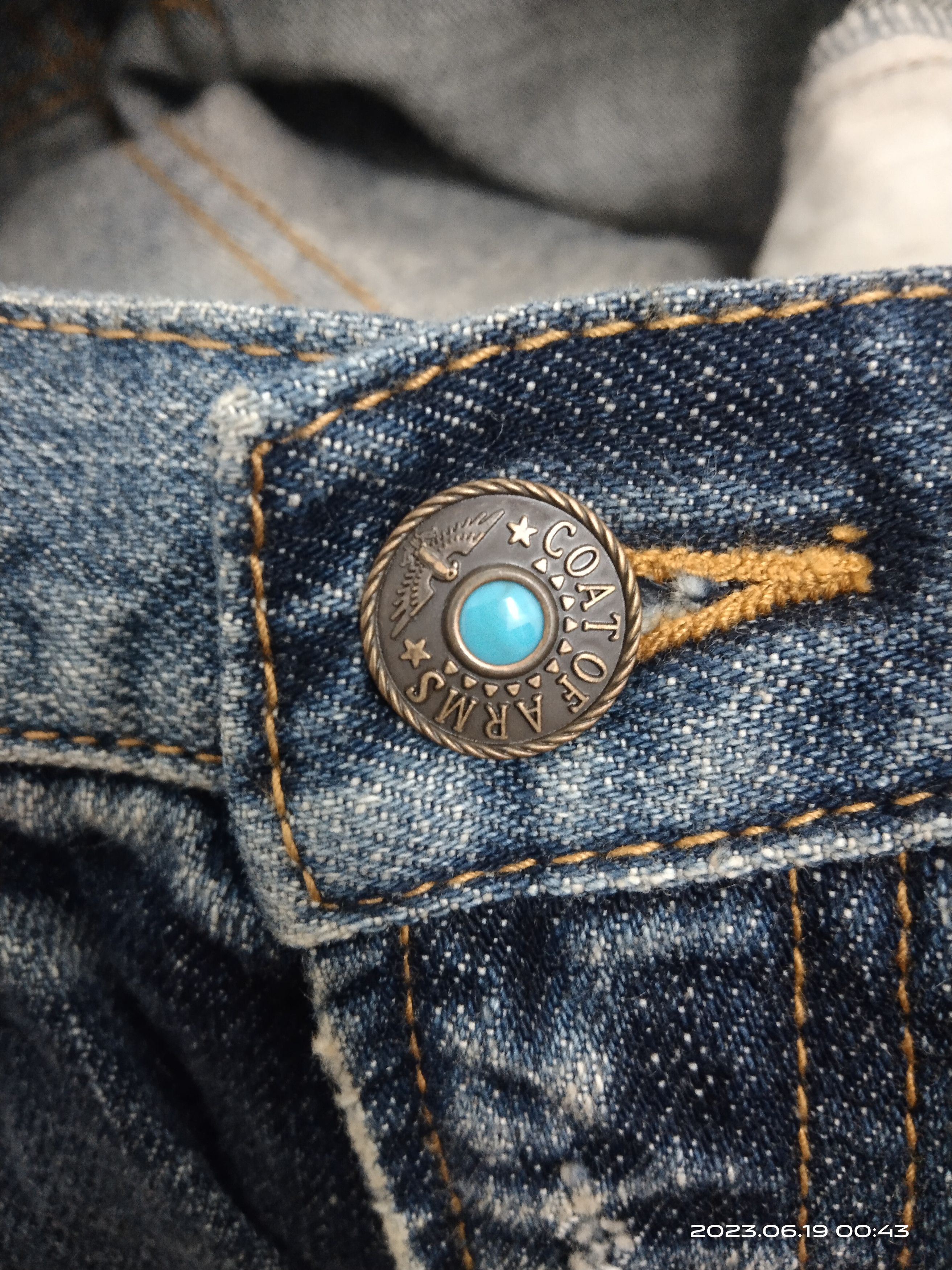 Japanese Brand FLARE SICK RIPED COAT OF ARMS DENIM PANTS Size US 29 - 9 Thumbnail