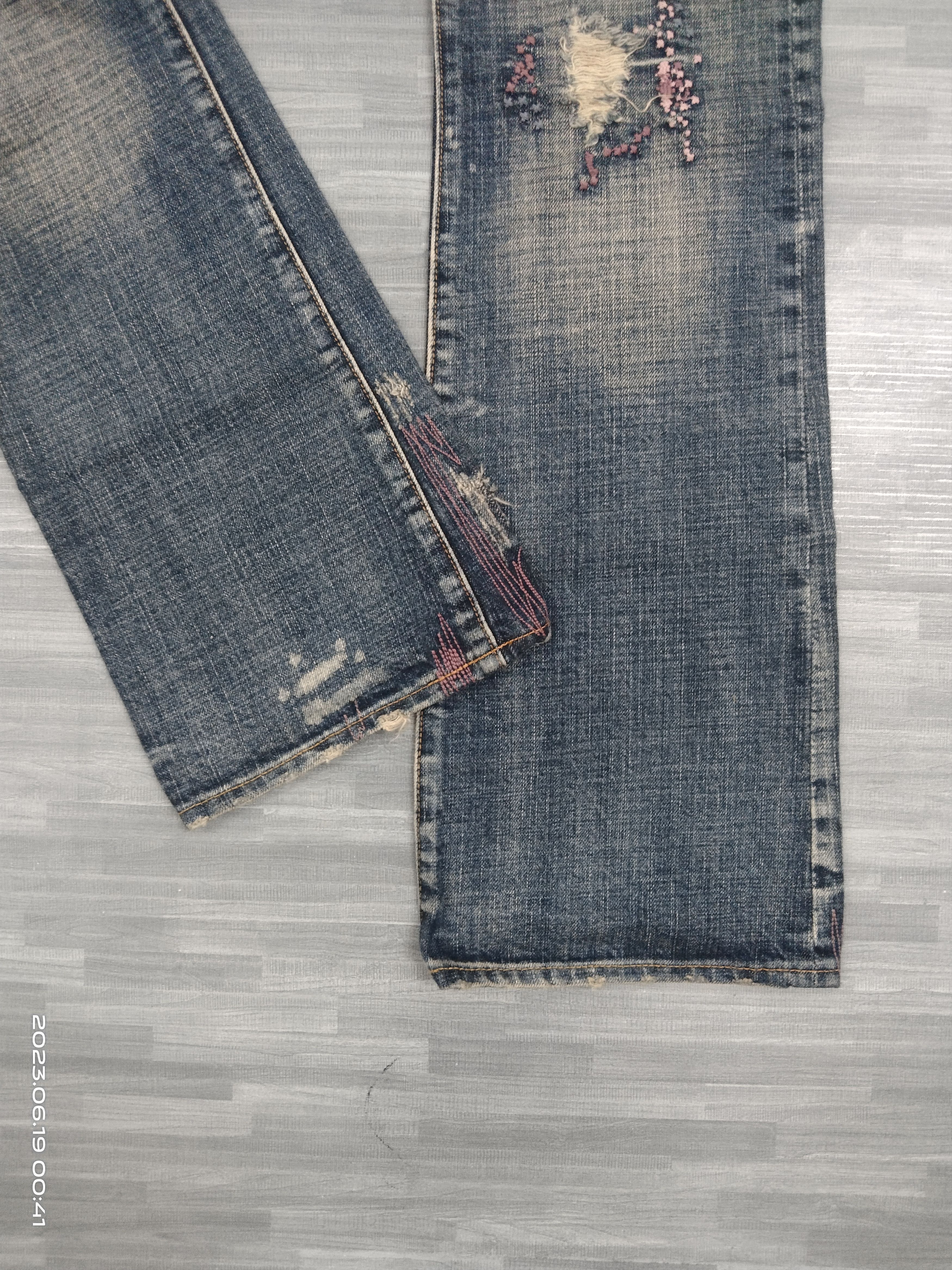 Japanese Brand FLARE SICK RIPED COAT OF ARMS DENIM PANTS Size US 29 - 7 Thumbnail