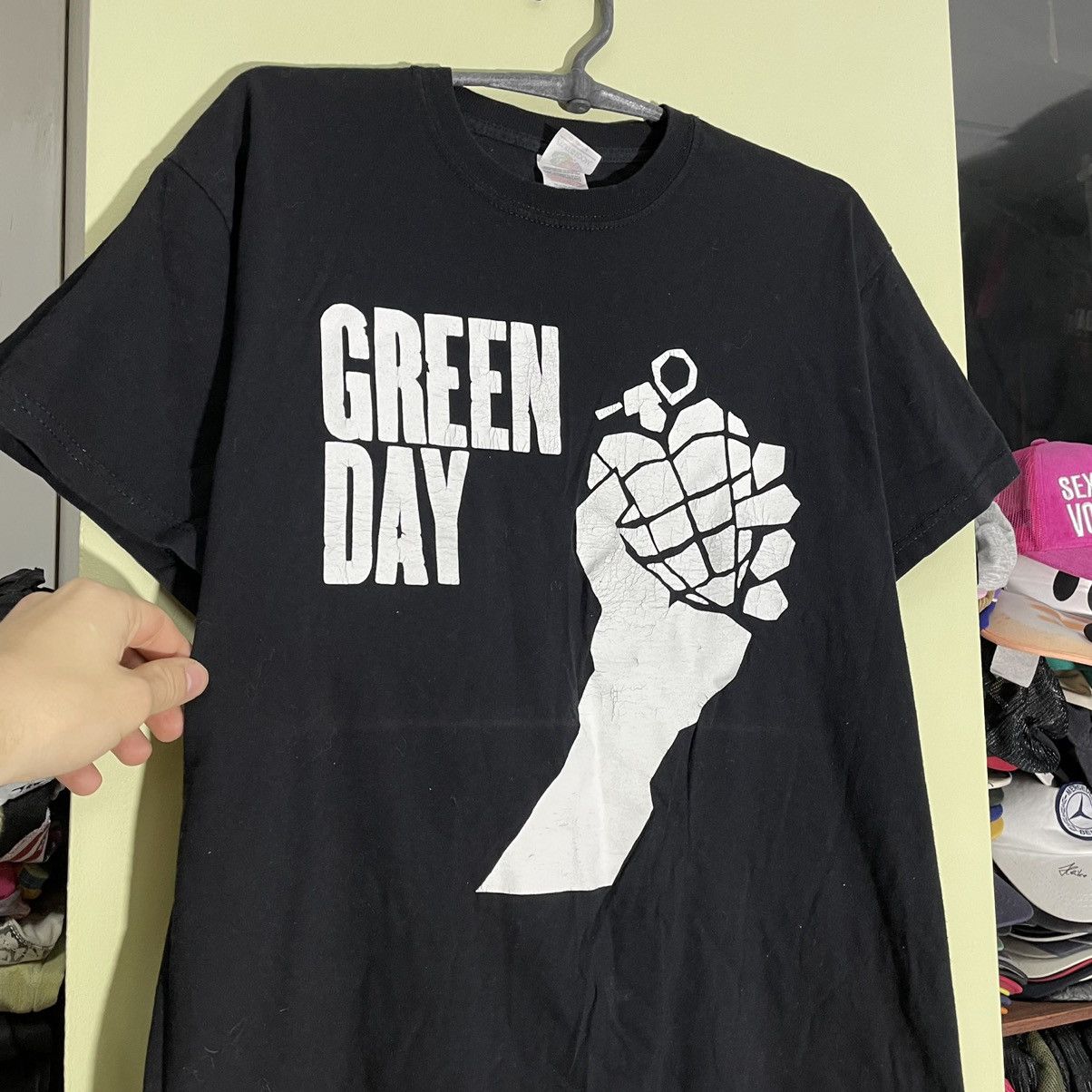 Vintage Vintage Y2K Green Day Graphic Tee Band Punk Streetwear M Size US M / EU 48-50 / 2 - 1 Thumbnail
