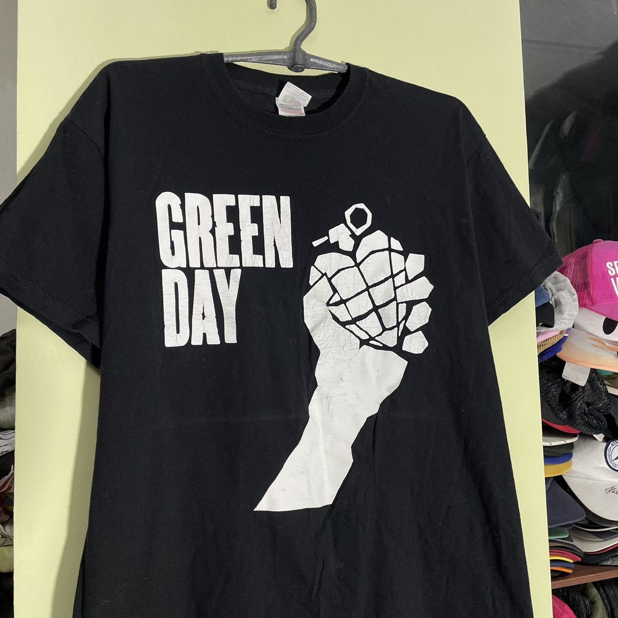 Vintage Vintage Y2K Green Day Graphic Tee Band Punk Streetwear M Size US M / EU 48-50 / 2 - 5 Thumbnail