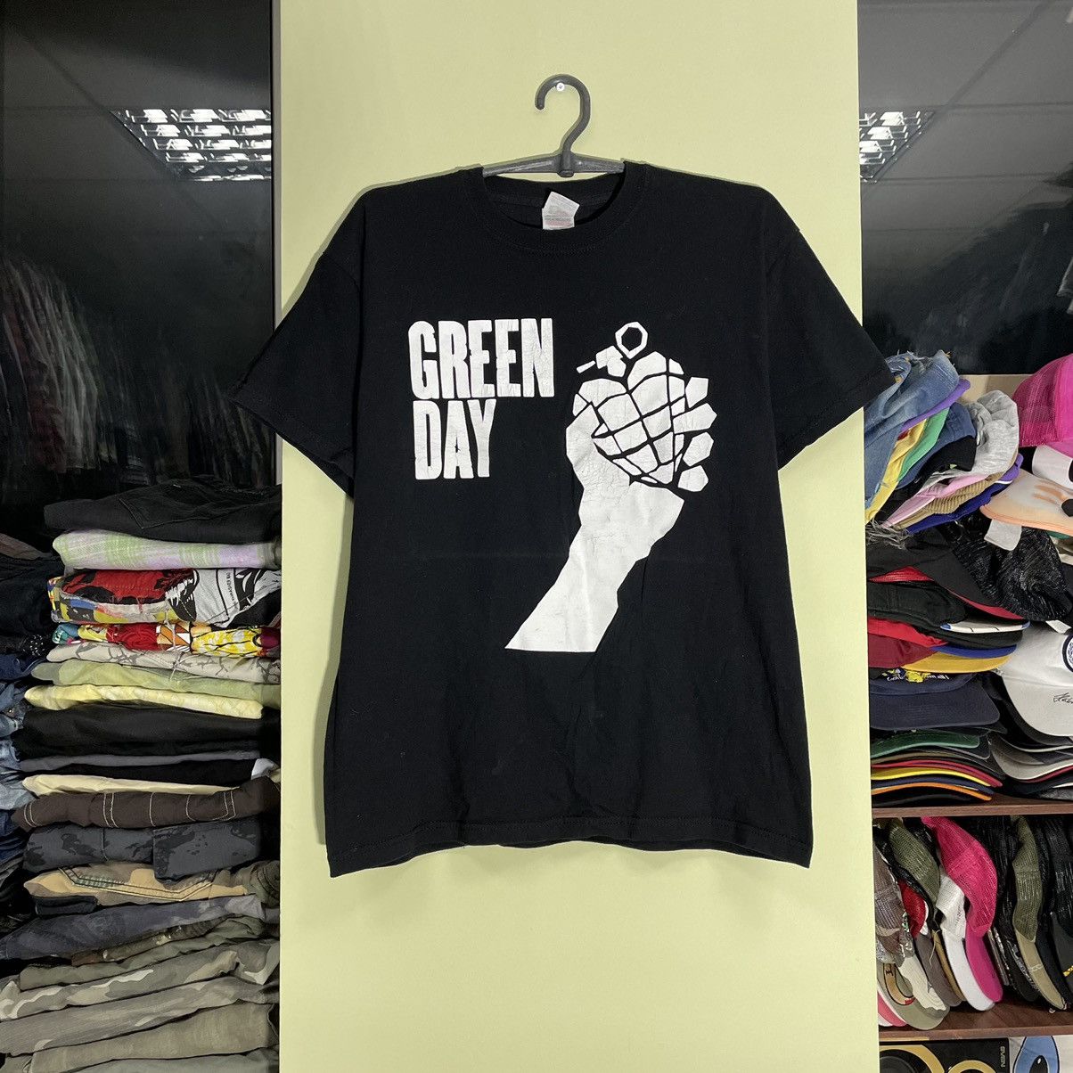 Vintage Vintage Y2K Green Day Graphic Tee Band Punk Streetwear M Size US M / EU 48-50 / 2 - 2 Thumbnail
