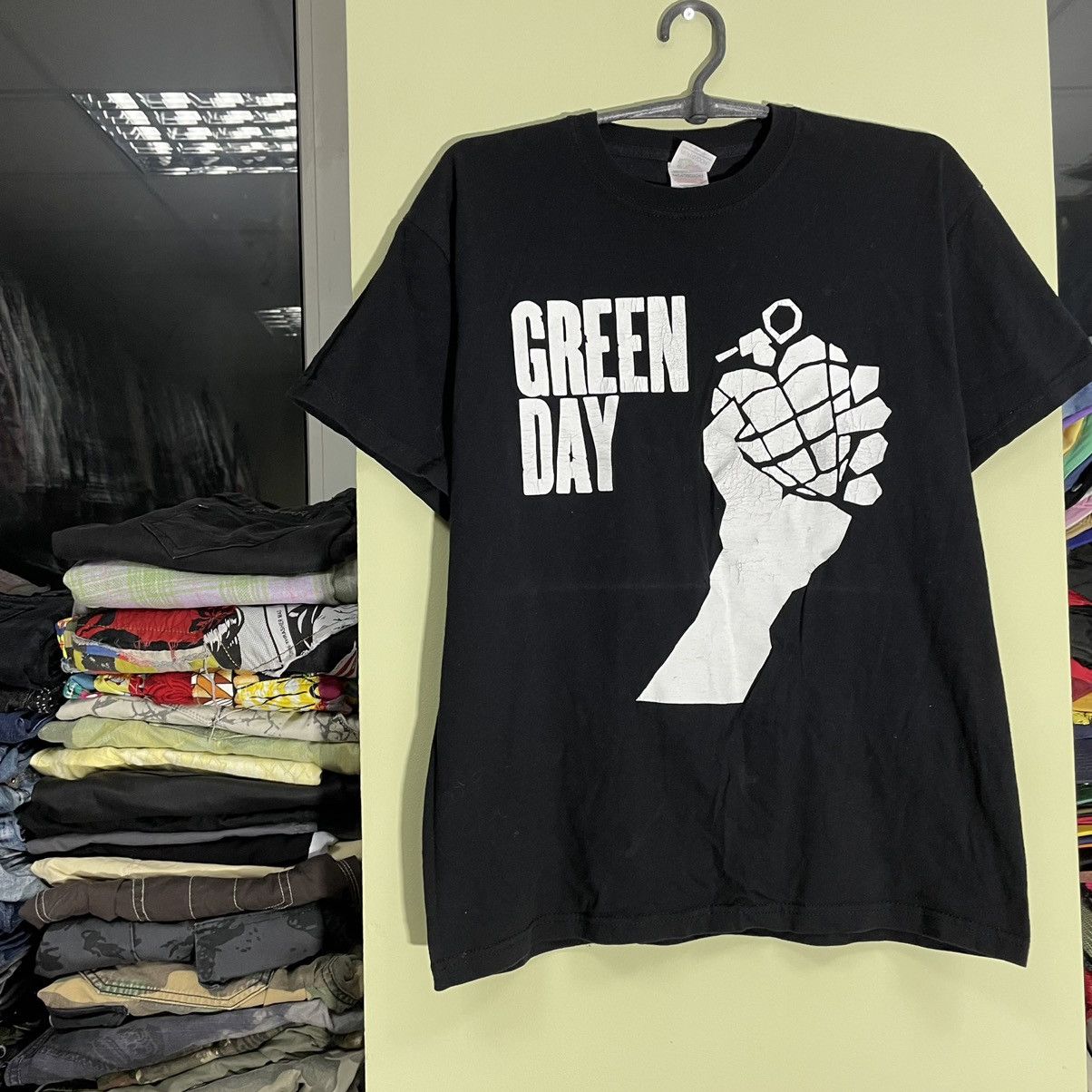 Vintage Vintage Y2K Green Day Graphic Tee Band Punk Streetwear M Size US M / EU 48-50 / 2 - 4 Thumbnail
