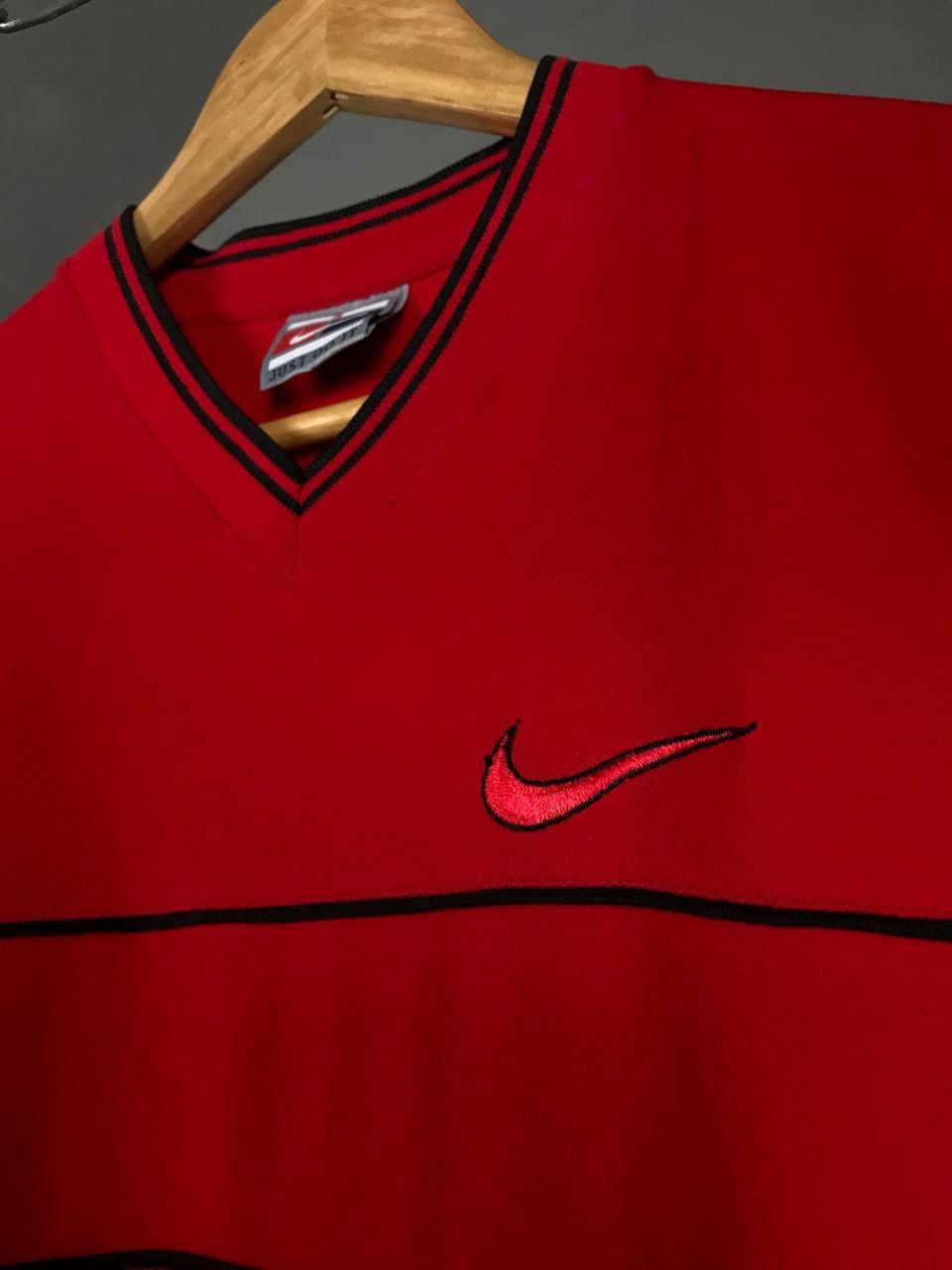 Nike × Vintage Nike swoosh streetwear vintage red tee Size US S / EU 44-46 / 1 - 3 Thumbnail