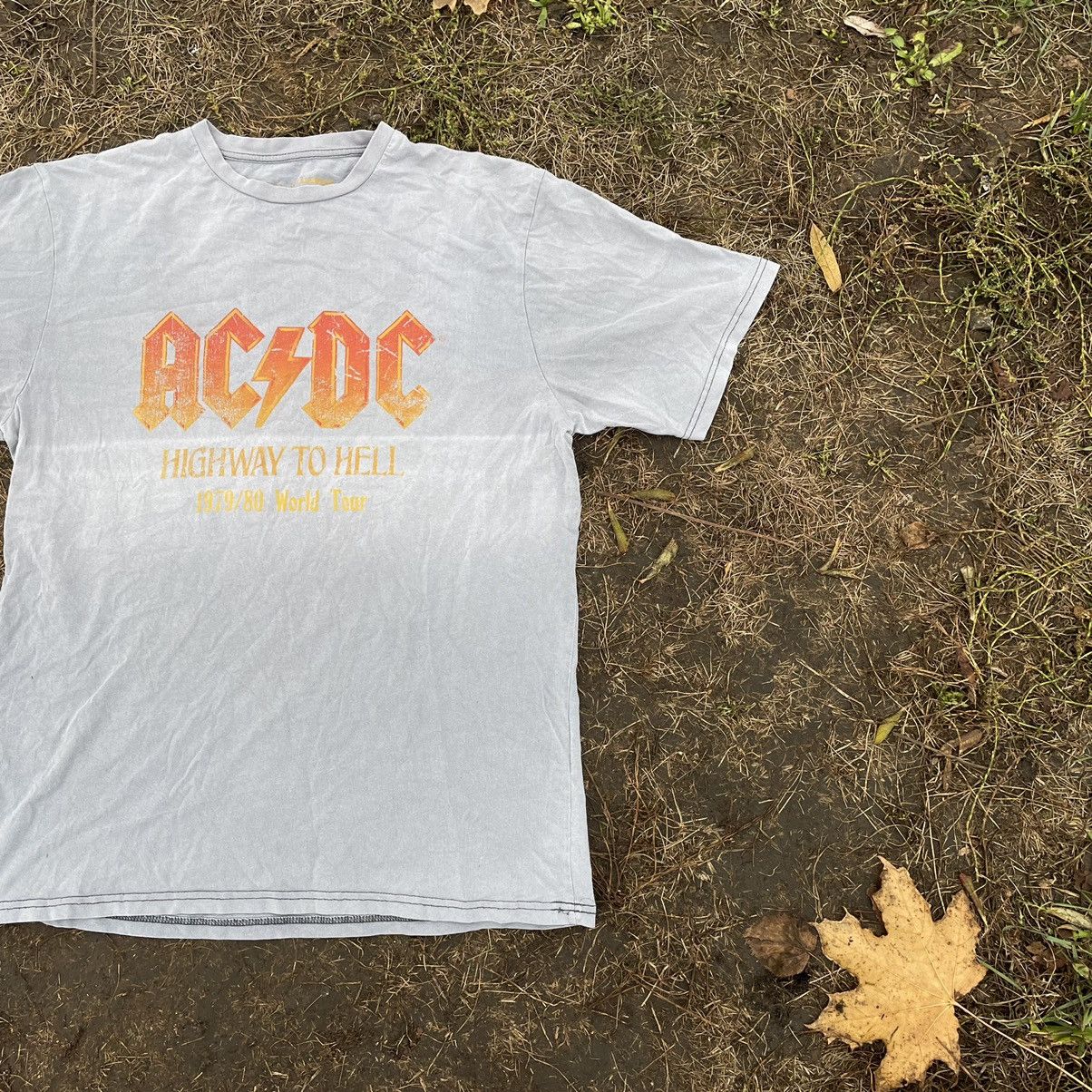 Vintage Vintage Y2K AC DC Sun Faded Band Tee Graphic Streetwear M Size US M / EU 48-50 / 2 - 2 Thumbnail