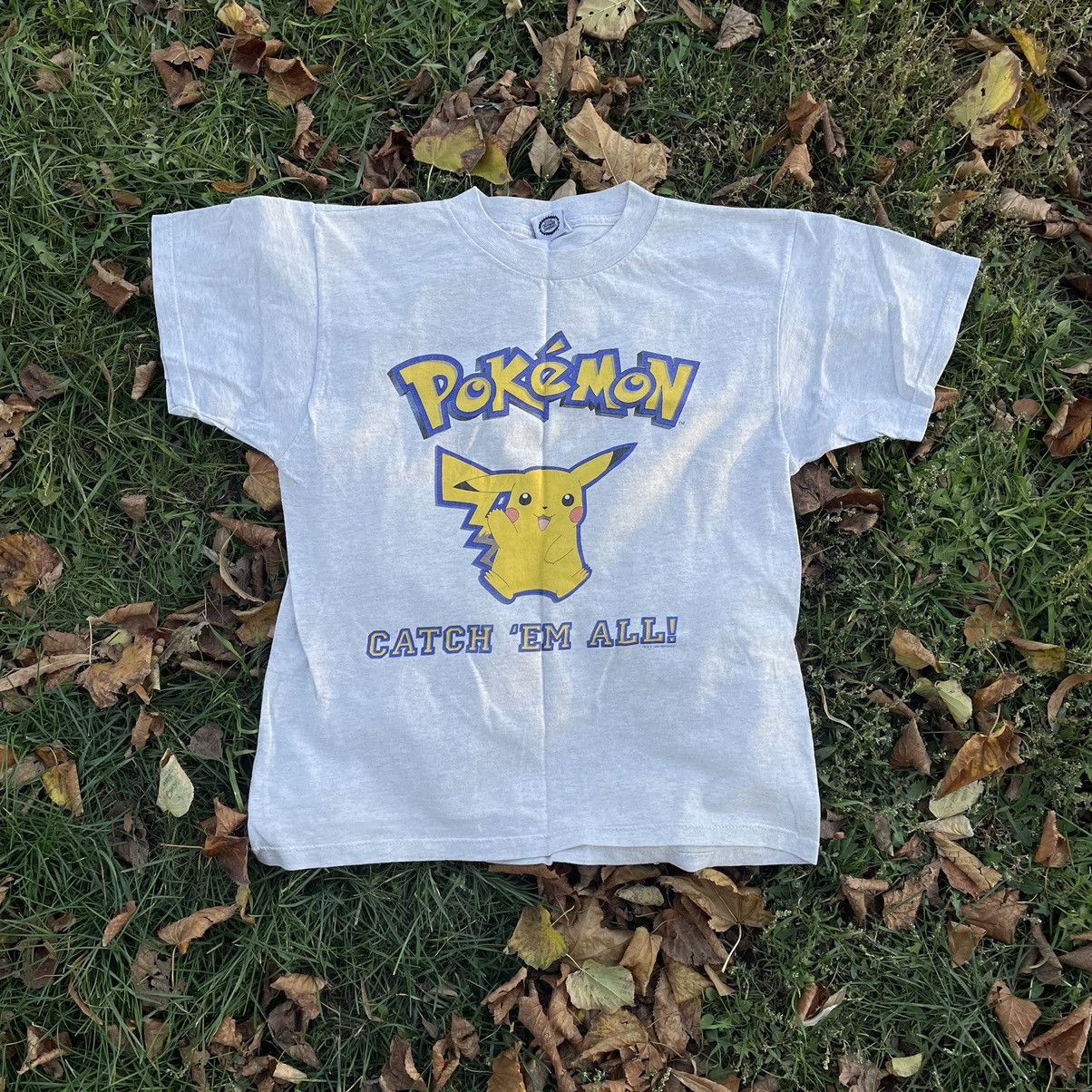 Image of Cartoon Network x Pokemon Vintage Y2K Pokémon Art Tee Streetwear Hype Pikachu in Grey (Size Small)