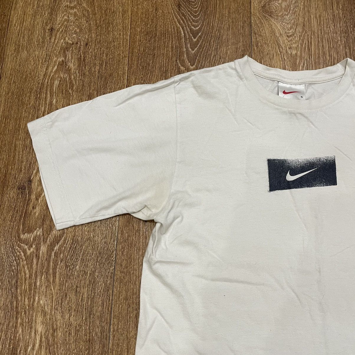 Vintage Vintage Nike Small Logo Tee Cream Streetwear Y2K Bleached S Size US S / EU 44-46 / 1 - 4 Thumbnail