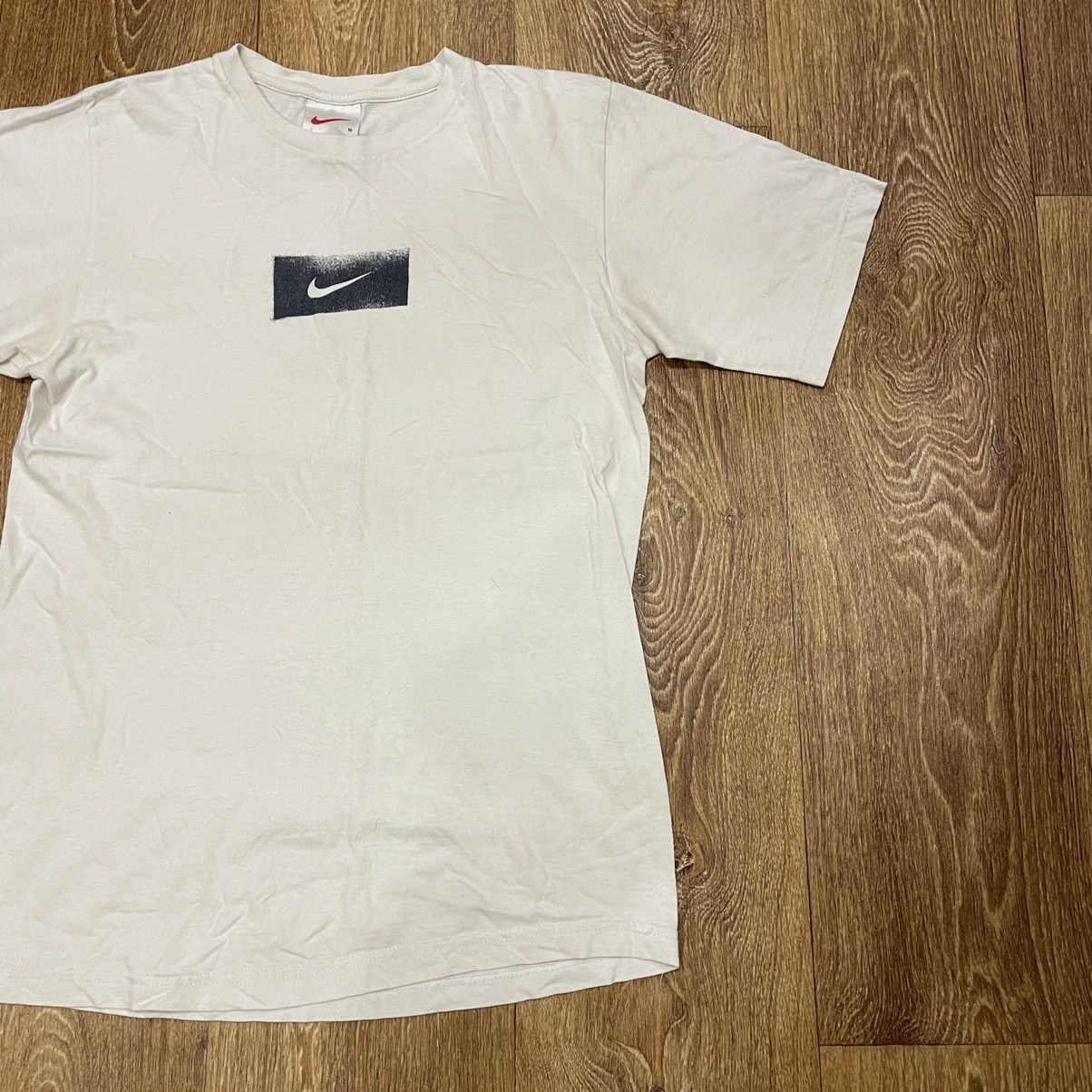 Vintage Vintage Nike Small Logo Tee Cream Streetwear Y2K Bleached S Size US S / EU 44-46 / 1 - 3 Thumbnail