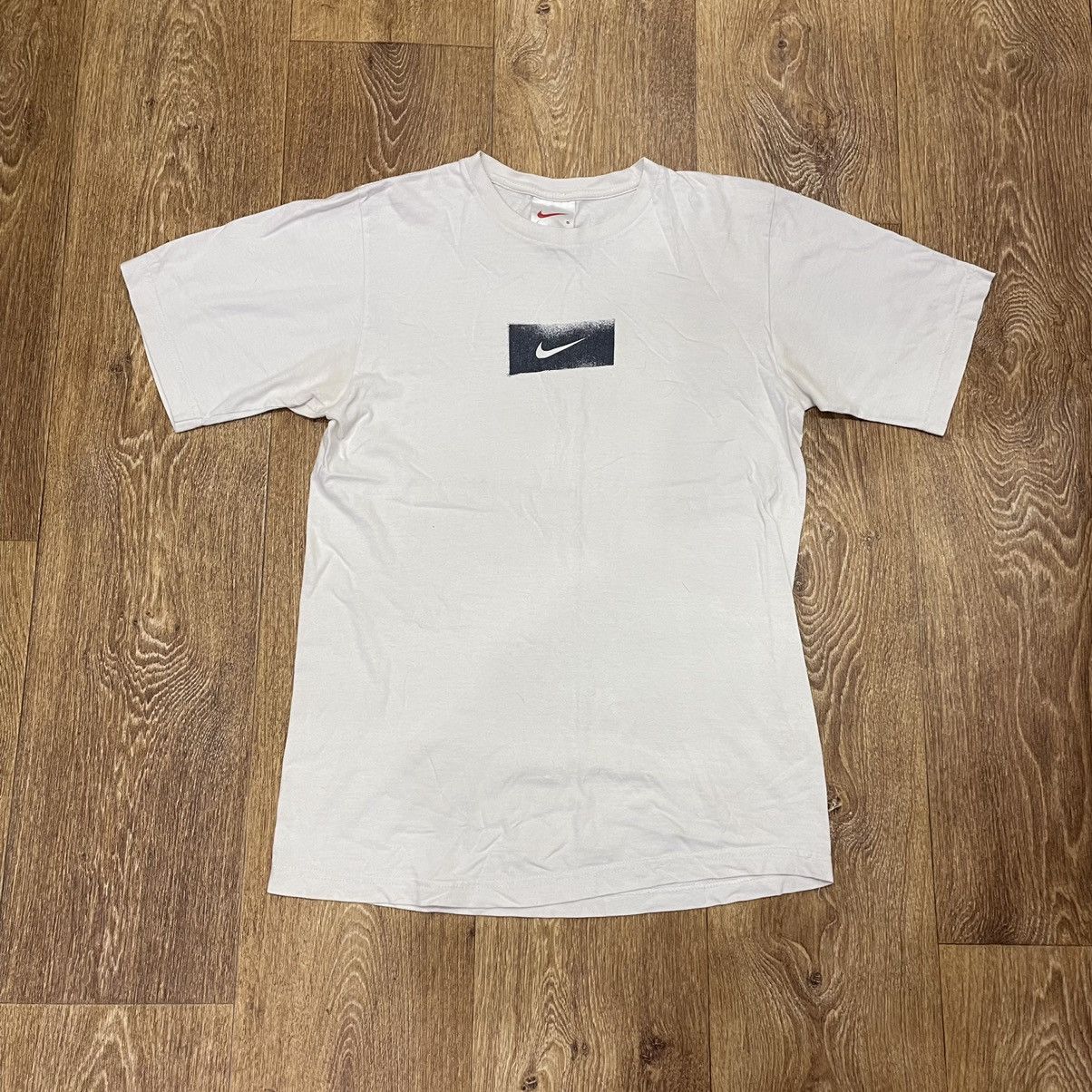 Vintage Vintage Nike Small Logo Tee Cream Streetwear Y2K Bleached S Size US S / EU 44-46 / 1 - 1 Thumbnail