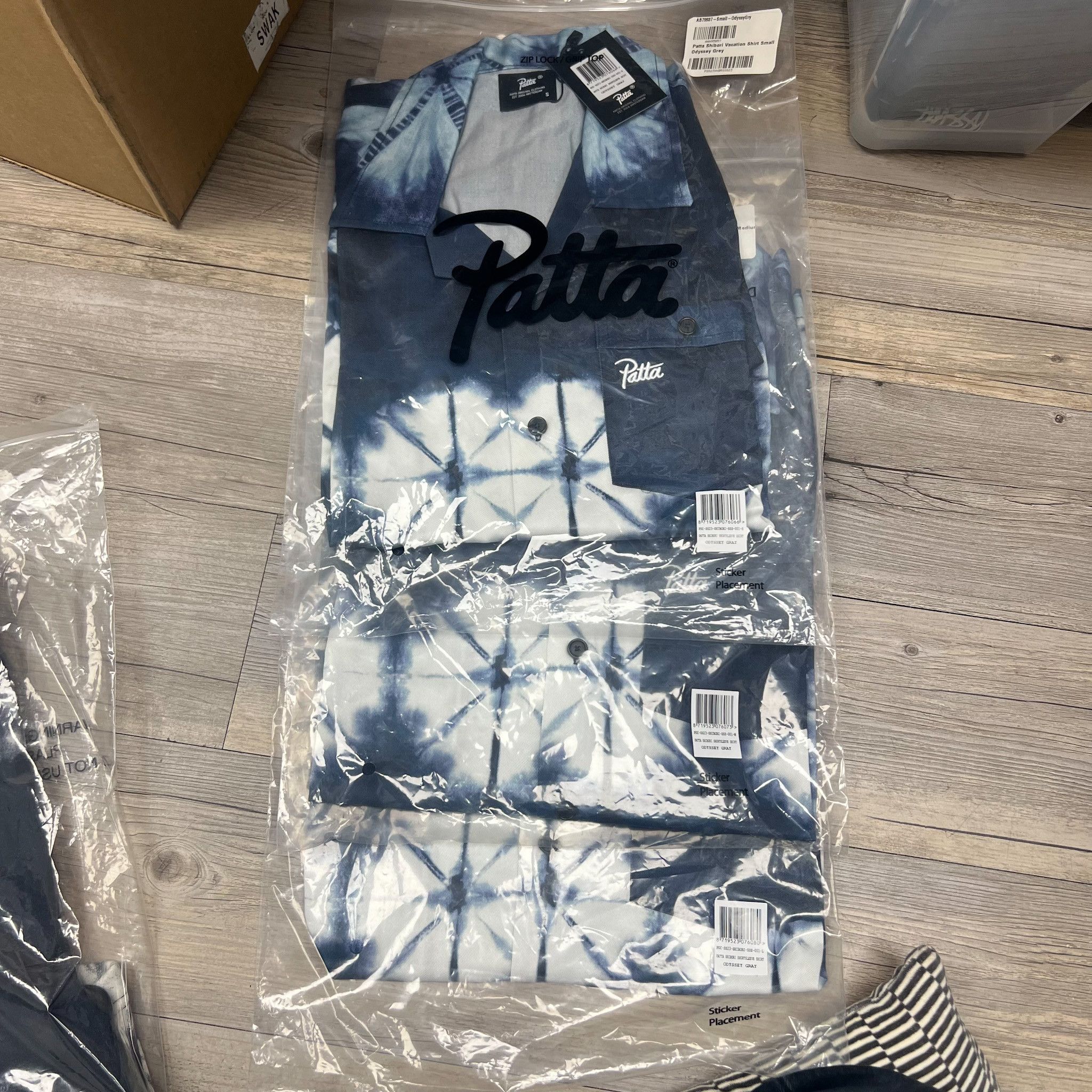 Patta Patta Shibori Shortsleeve Shirt • L Size US L / EU 52-54 / 3 - 4 Thumbnail