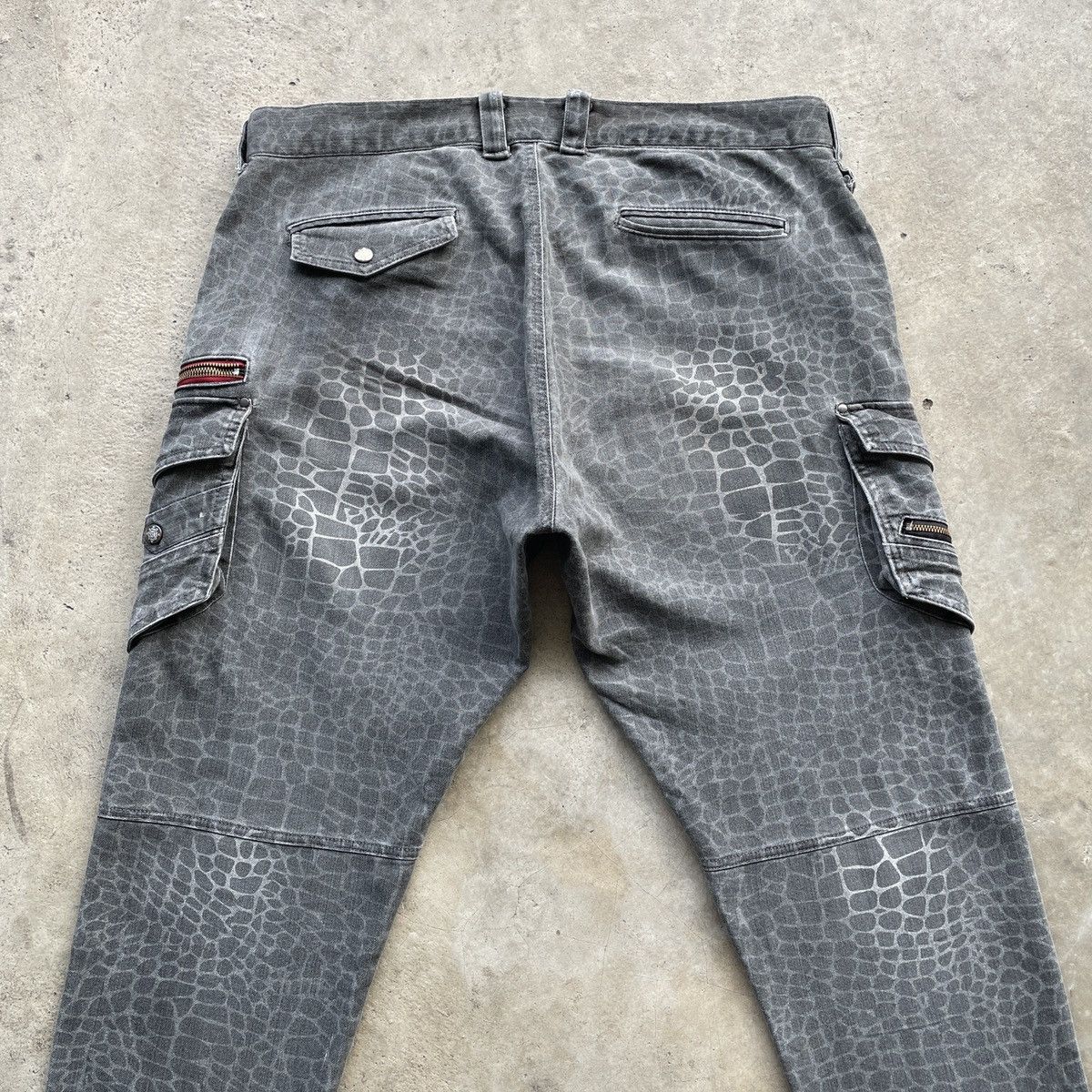 Japanese Brand Vintage Japanese Brand Snake Skni Pattern Faded Cargo Pants Size US 36 / EU 52 - 9 Thumbnail