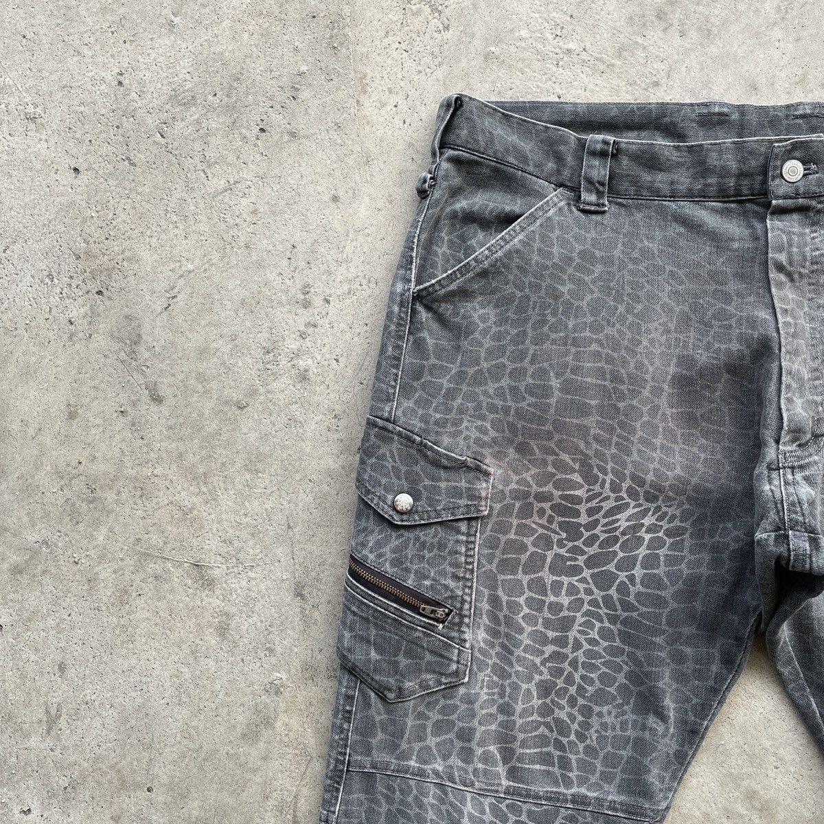 Japanese Brand Vintage Japanese Brand Snake Skni Pattern Faded Cargo Pants Size US 36 / EU 52 - 5 Thumbnail