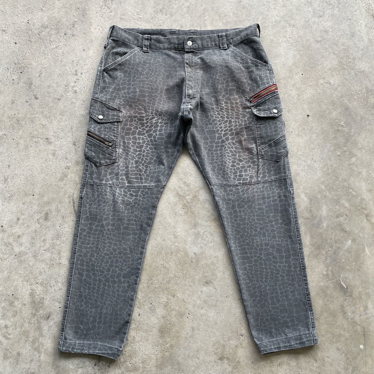Japanese Brand Vintage Japanese Brand Snake Skni Pattern Faded Cargo Pants Size US 36 / EU 52 - 1 Thumbnail
