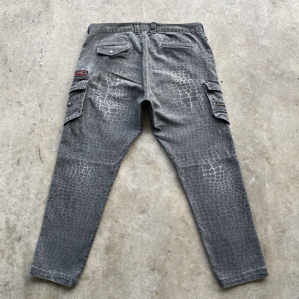 Japanese Brand Vintage Japanese Brand Snake Skni Pattern Faded Cargo Pants Size US 36 / EU 52 - 11 Thumbnail