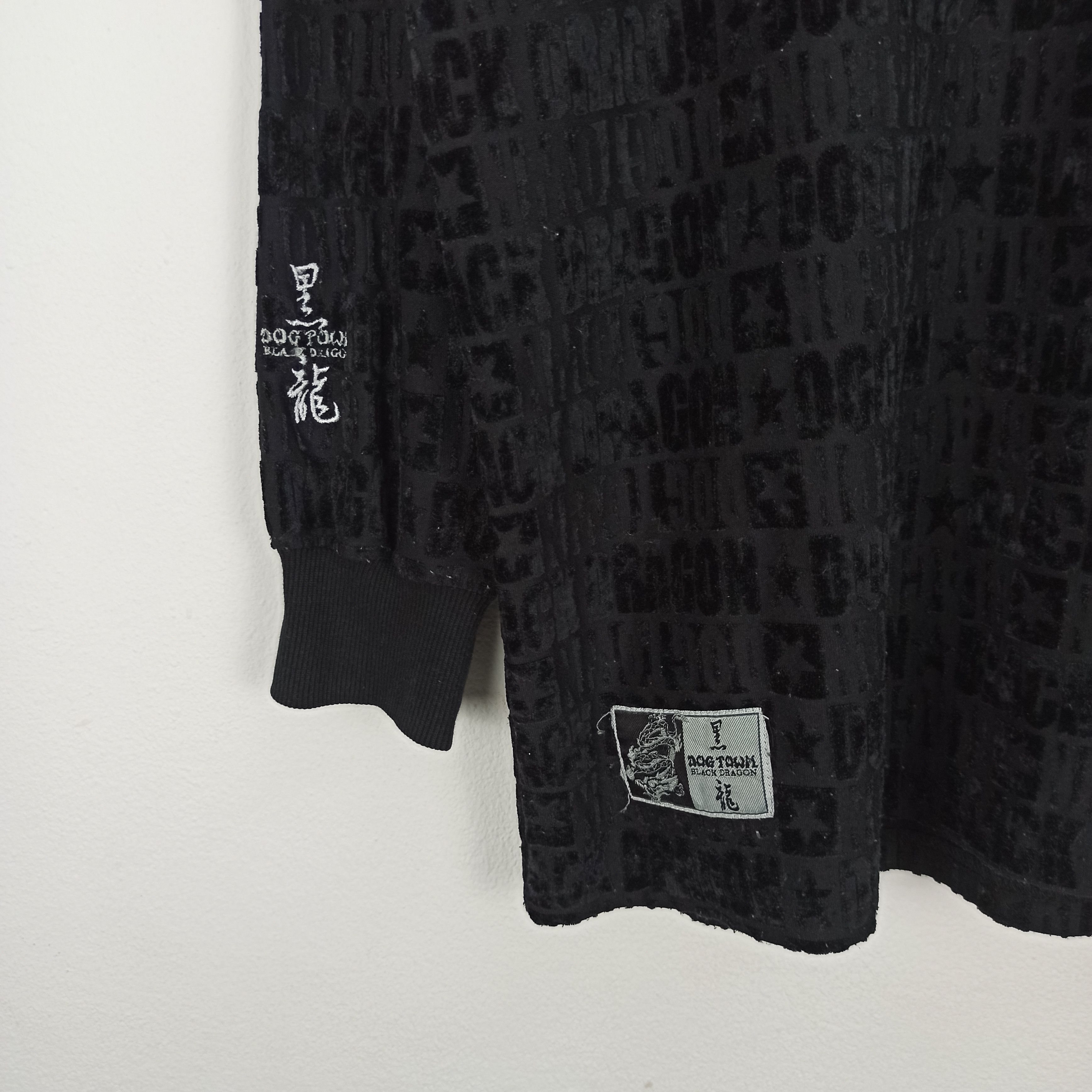 Dogtown Rare🔥 Dog Town Black Dragon Velvet Spell Out Logo Shirt Size US XL / EU 56 / 4 - 3 Thumbnail