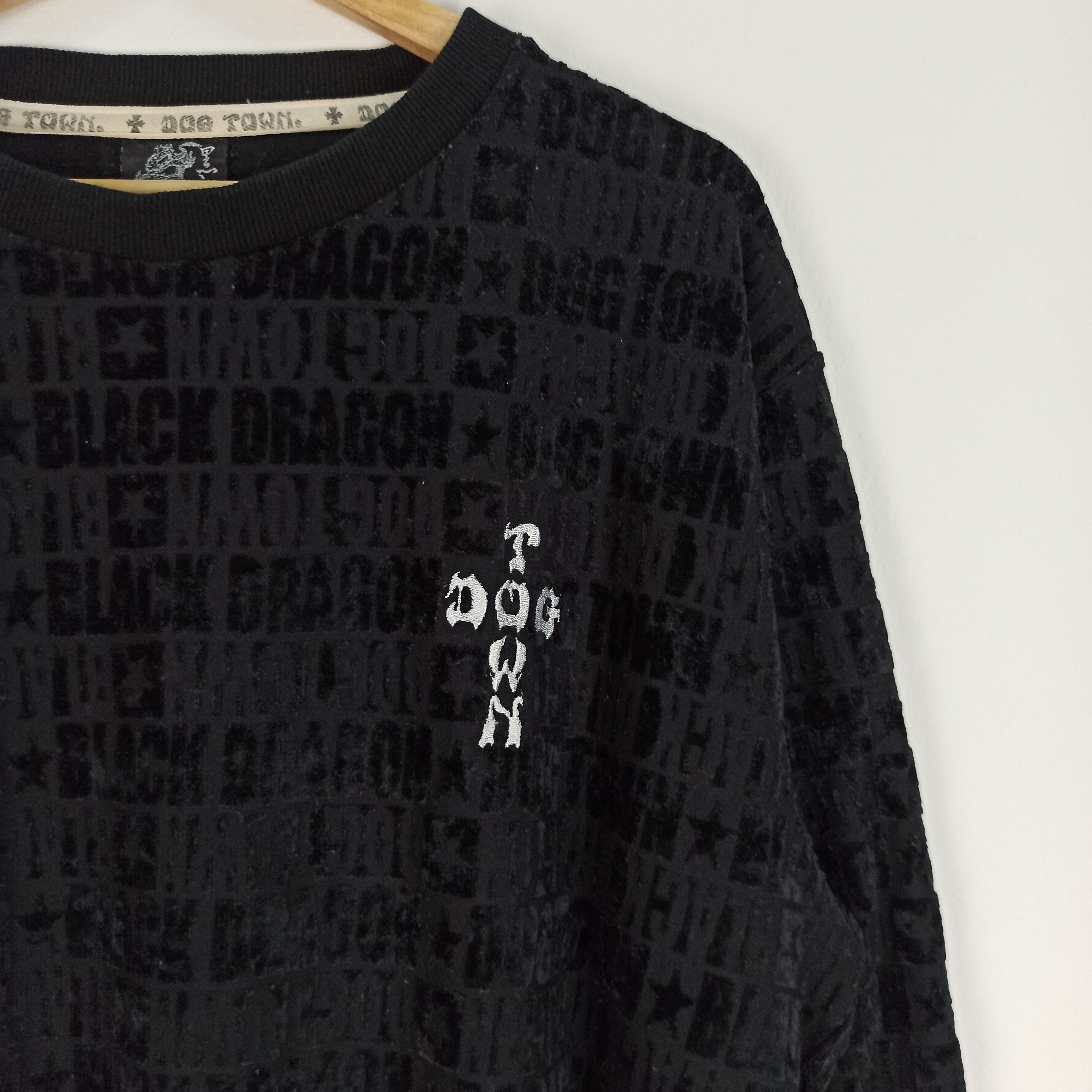 Dogtown Rare🔥 Dog Town Black Dragon Velvet Spell Out Logo Shirt Size US XL / EU 56 / 4 - 2 Thumbnail