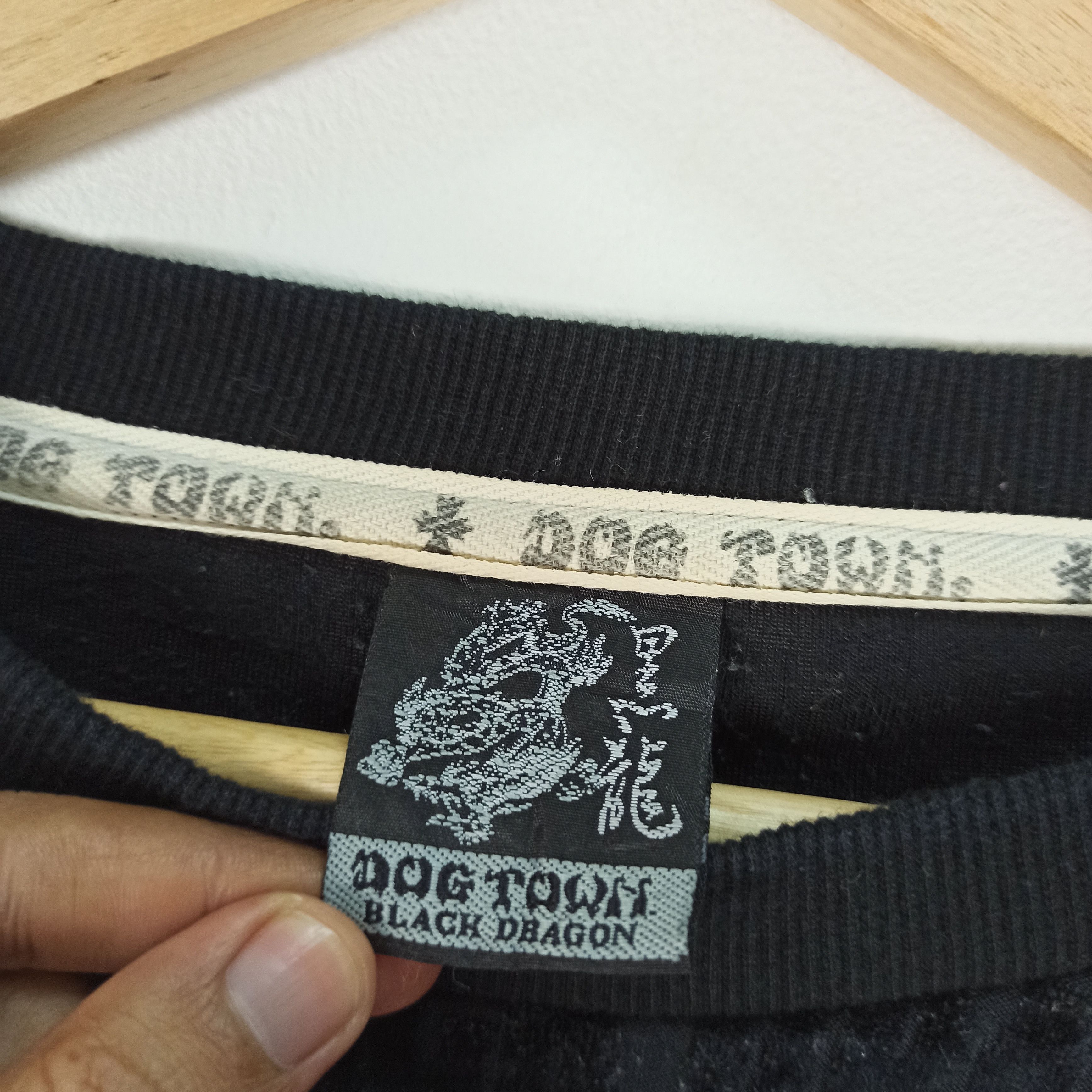 Dogtown Rare🔥 Dog Town Black Dragon Velvet Spell Out Logo Shirt Size US XL / EU 56 / 4 - 11 Thumbnail